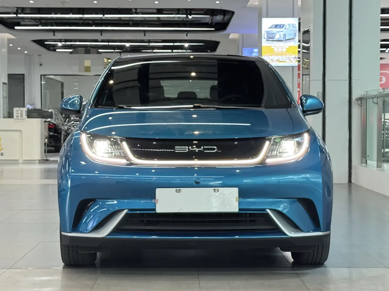 BYD Dolphin  из Китая
