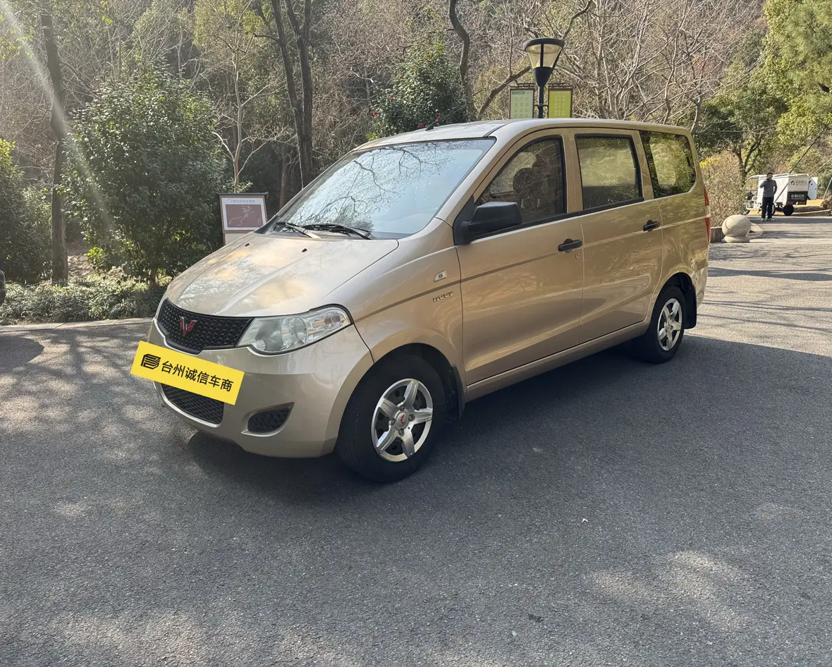 Wuling Hongguang  из Китая