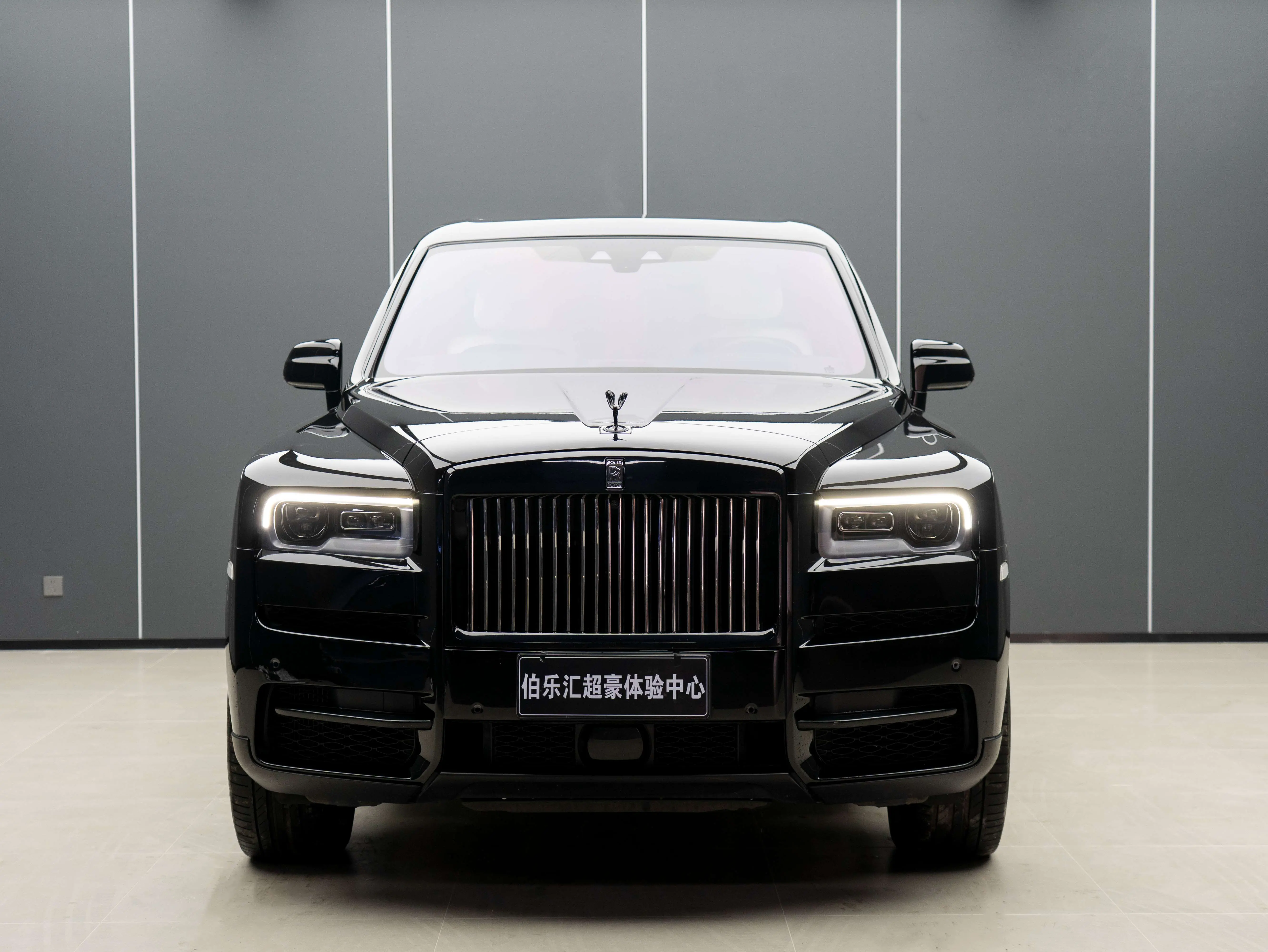 Rolls Royce Cullinan  из Китая
