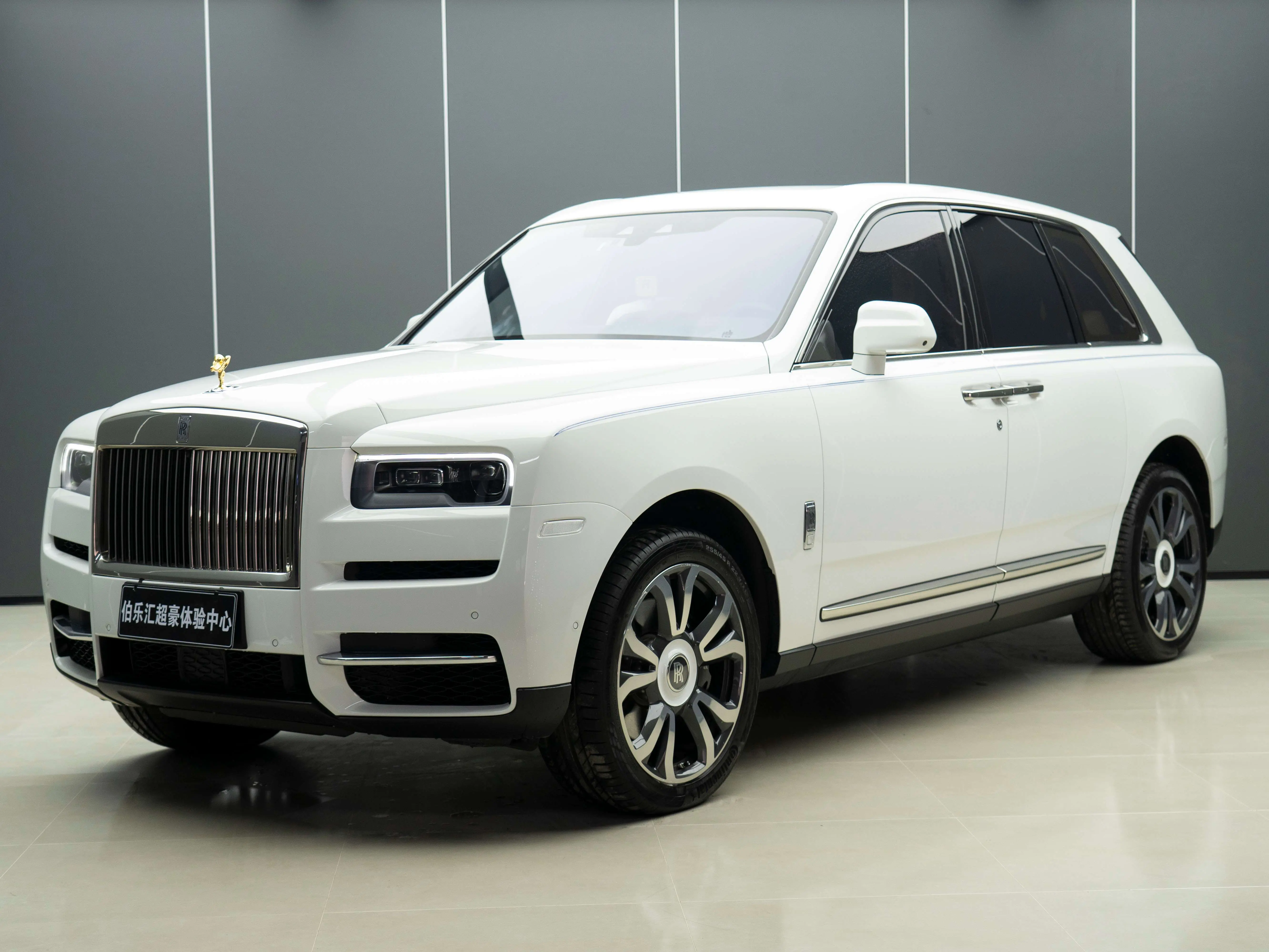 Rolls Royce Cullinan  из Китая