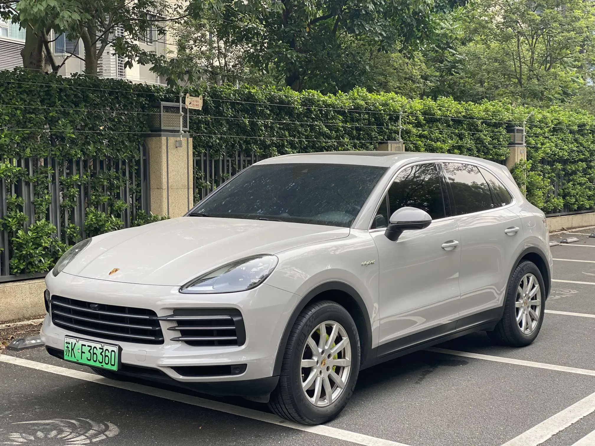 Porsche Cayenne E-Hybrid  из Китая