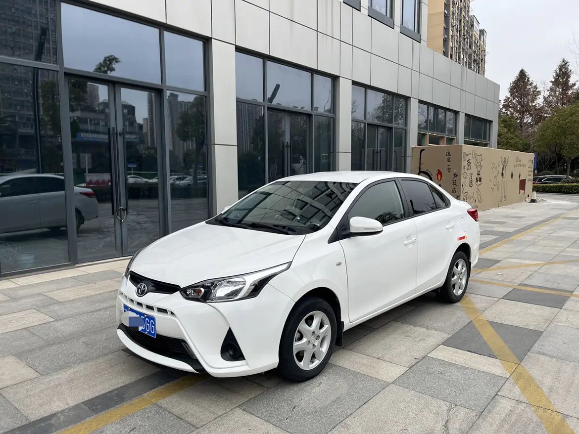 Toyota YARiS L Enjoy  из Китая