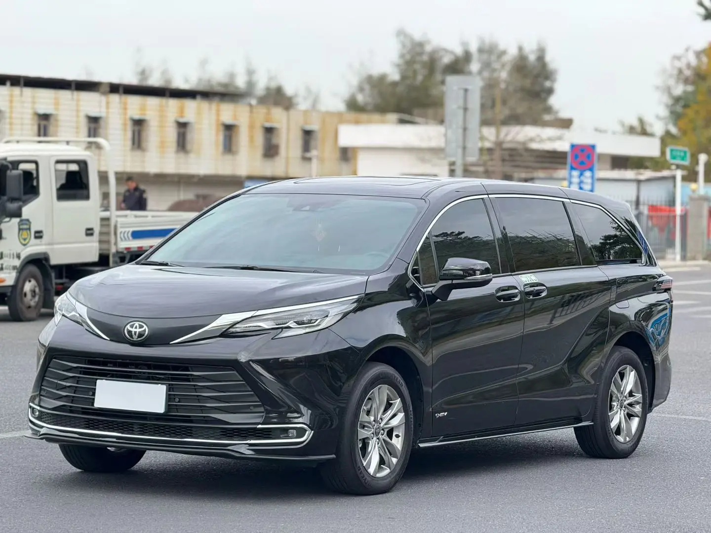 Toyota Sienna  из Китая