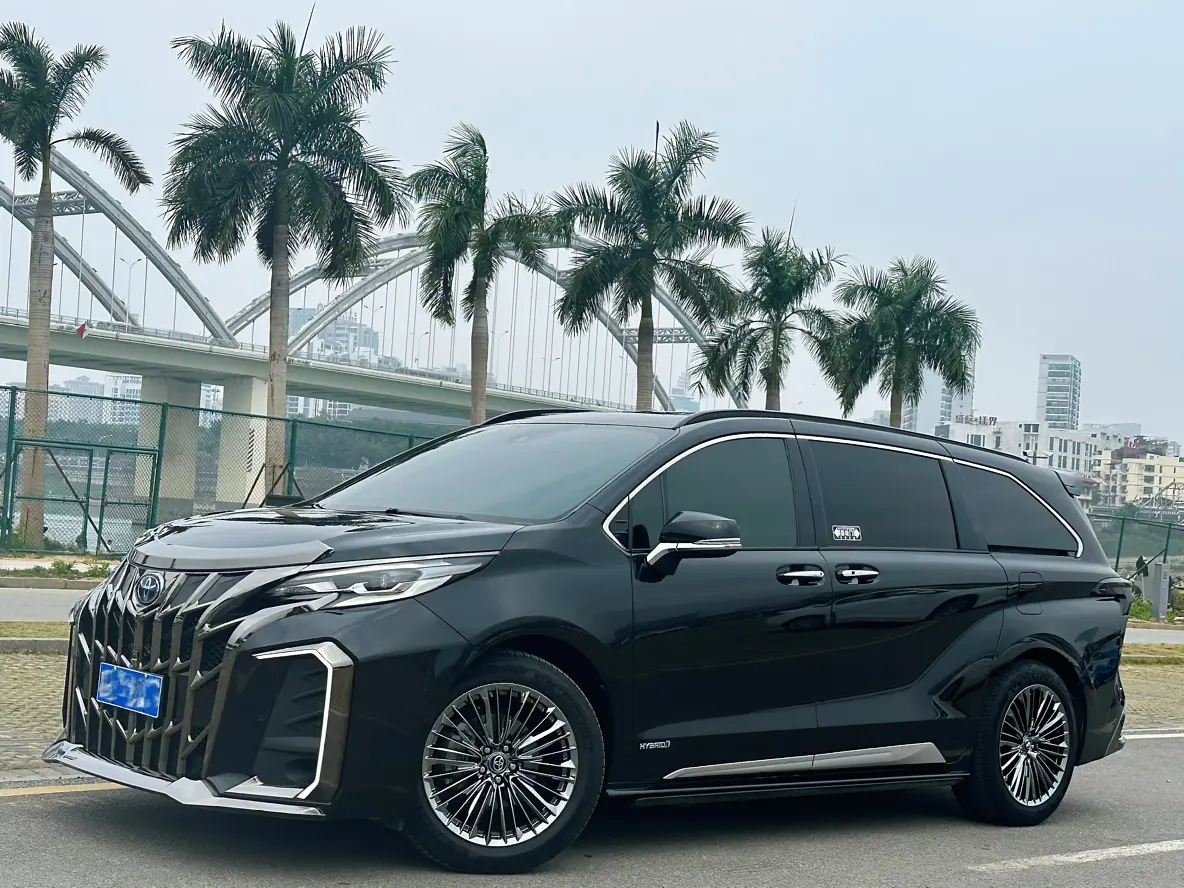 Toyota Sienna  из Китая