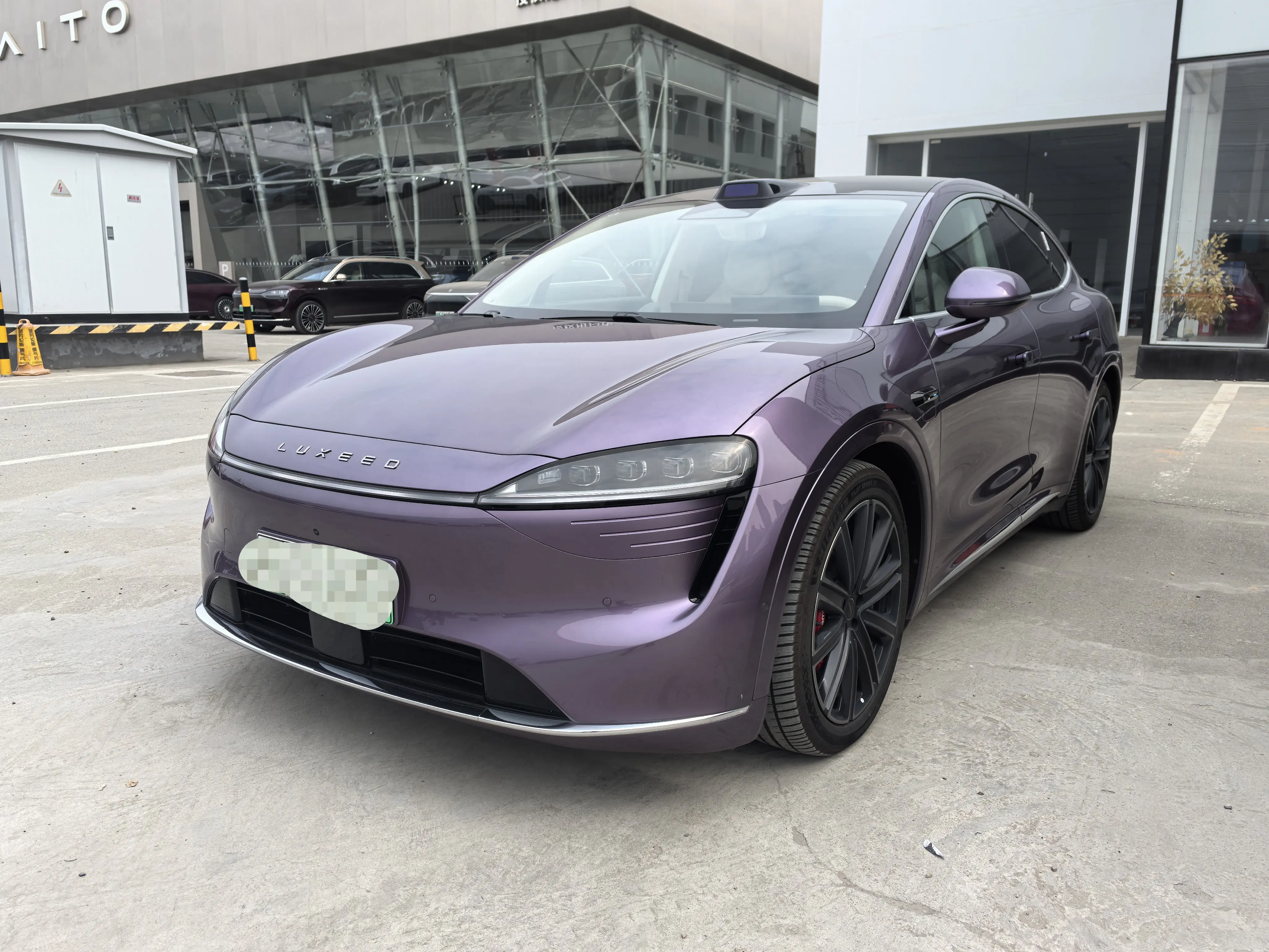 Luxeed Zhijie R7  из Китая