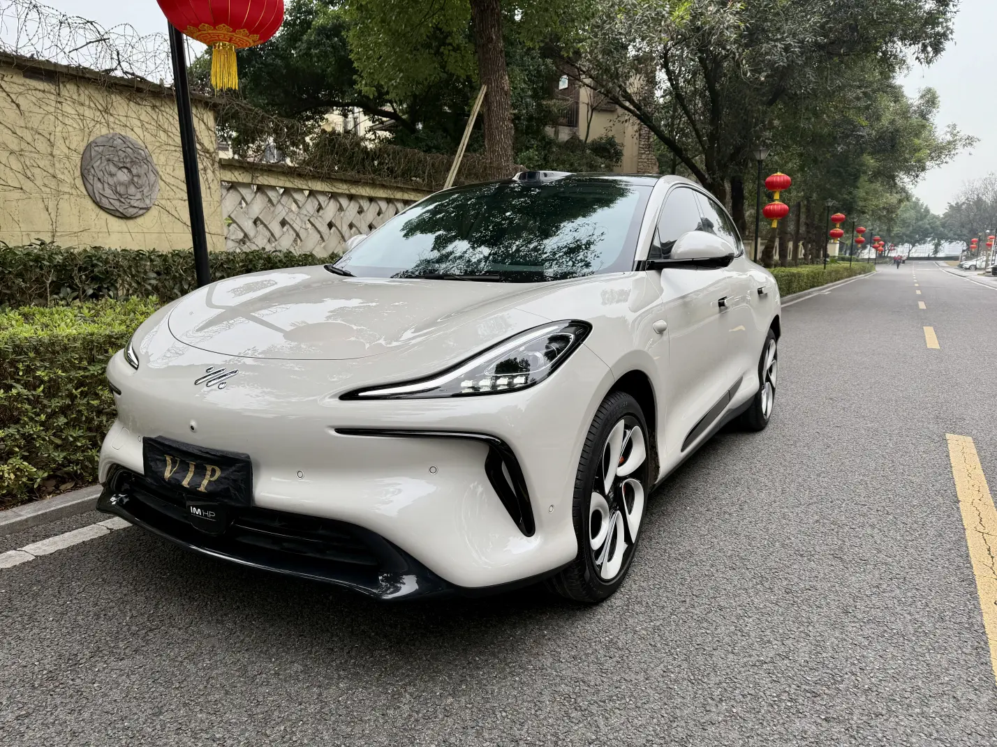 Zhiji LS6  из Китая