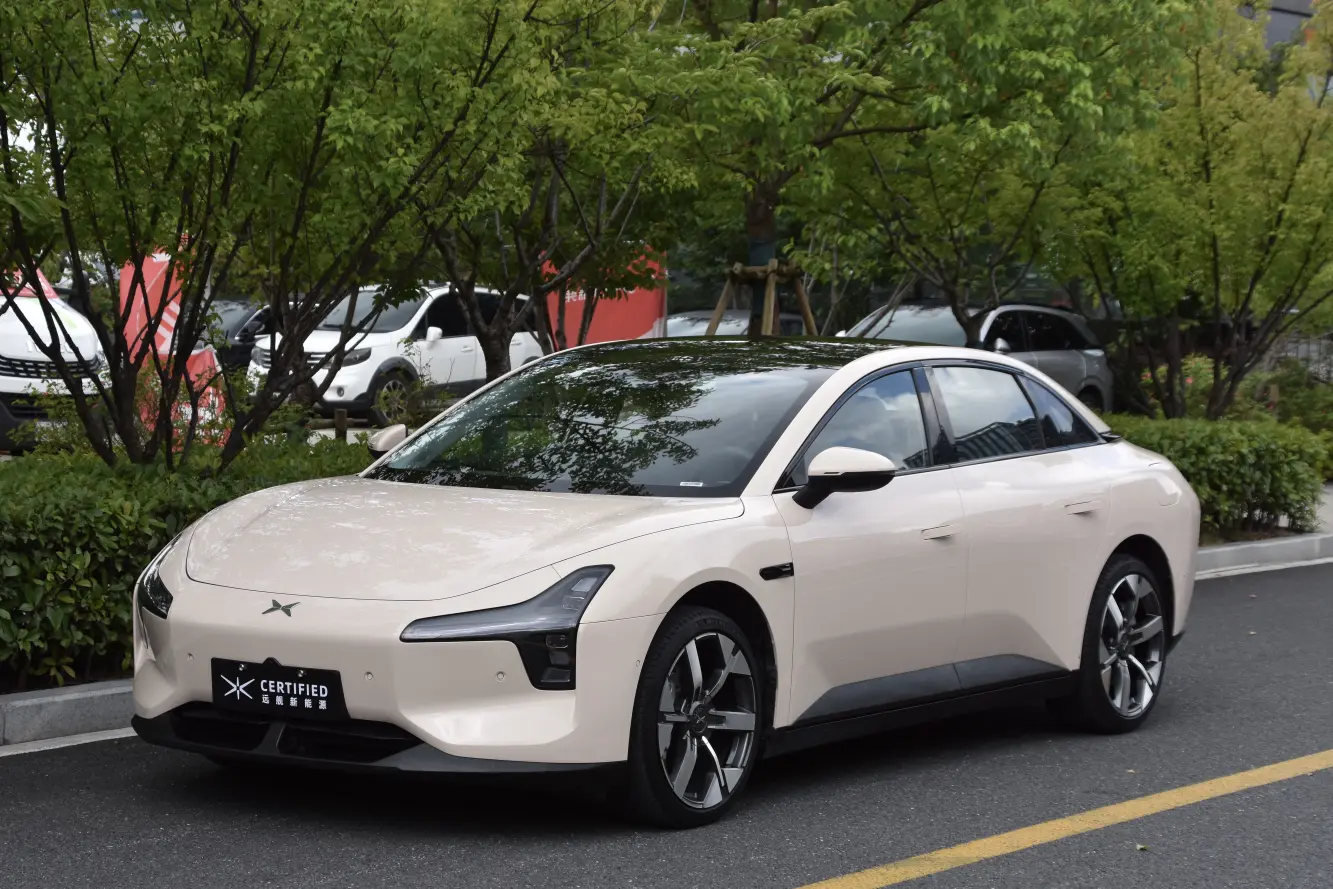 Xpeng Xiaopeng MONA M03  из Китая