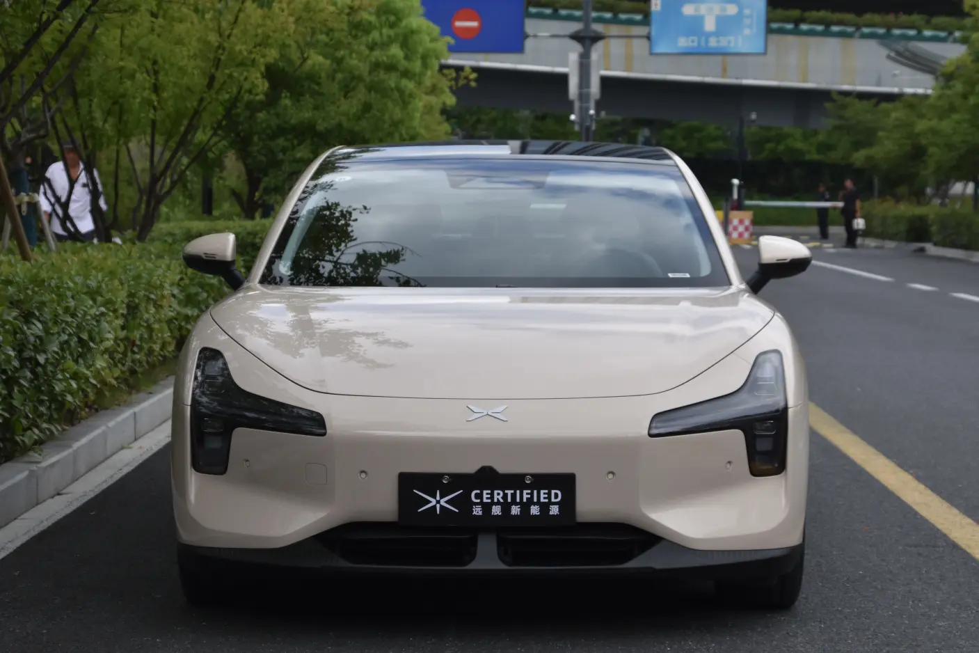 Xpeng Xiaopeng MONA M03  из Китая