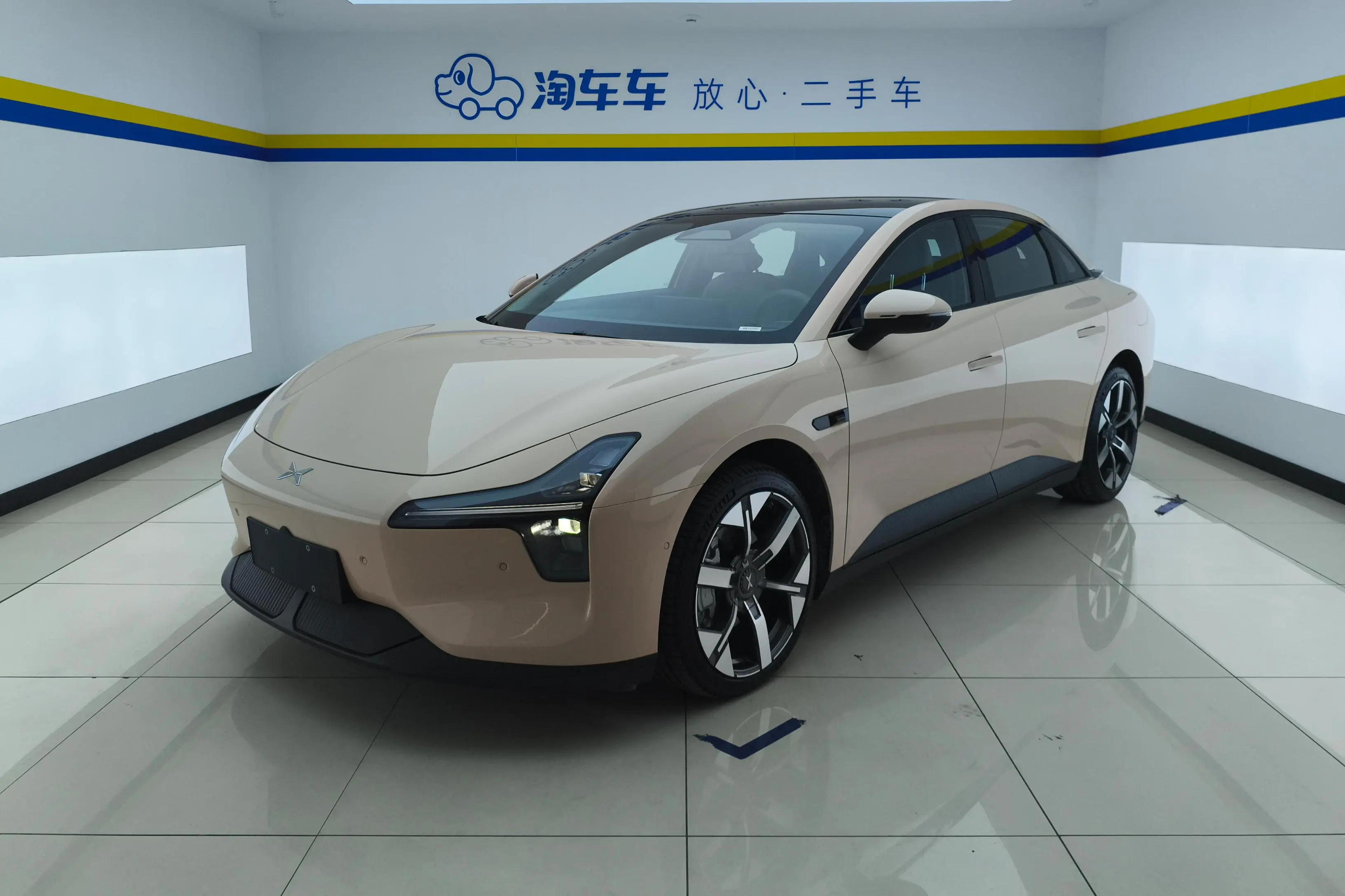 Xpeng Xiaopeng MONA M03  из Китая