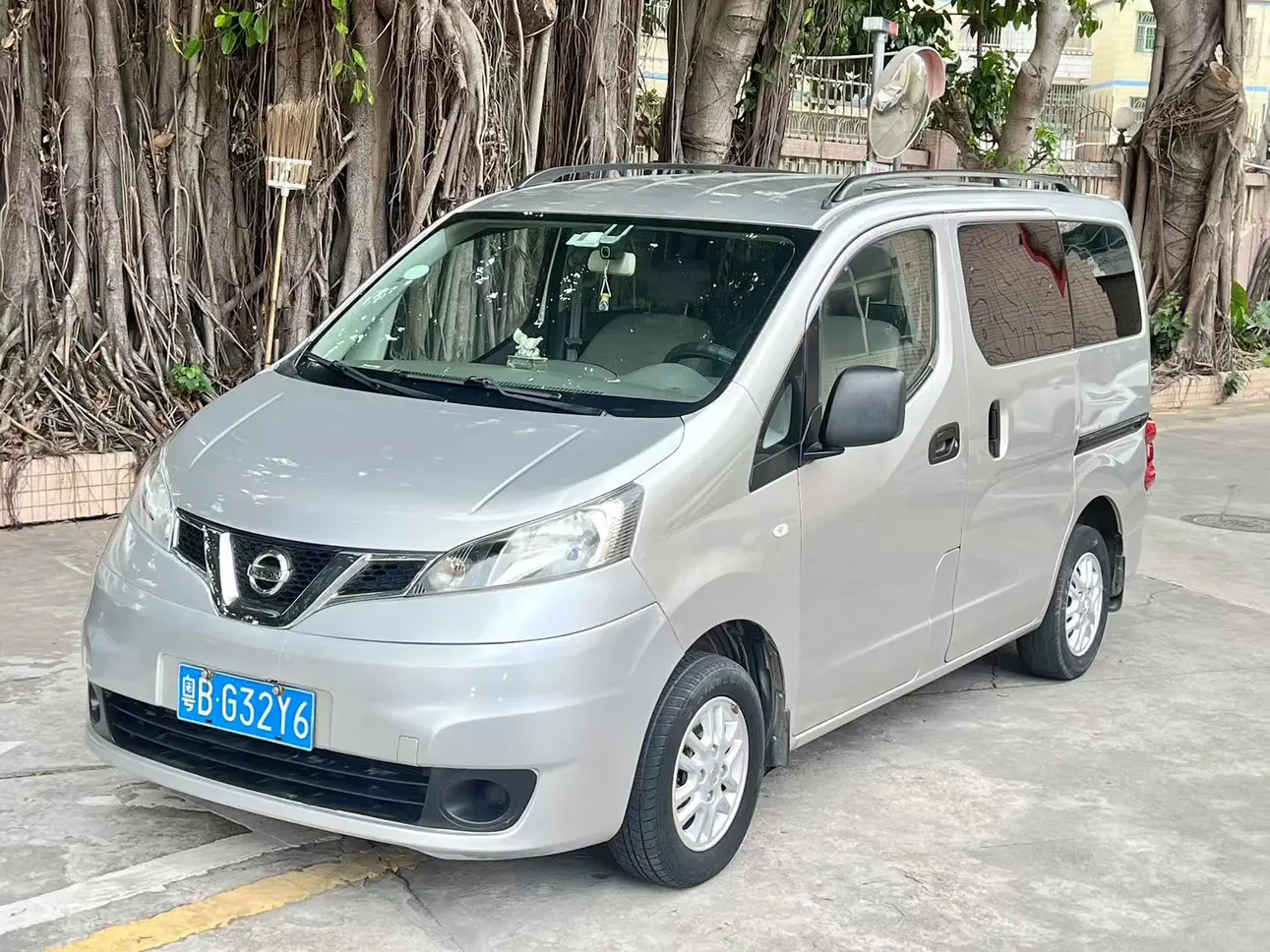 Nissan NV200  из Китая