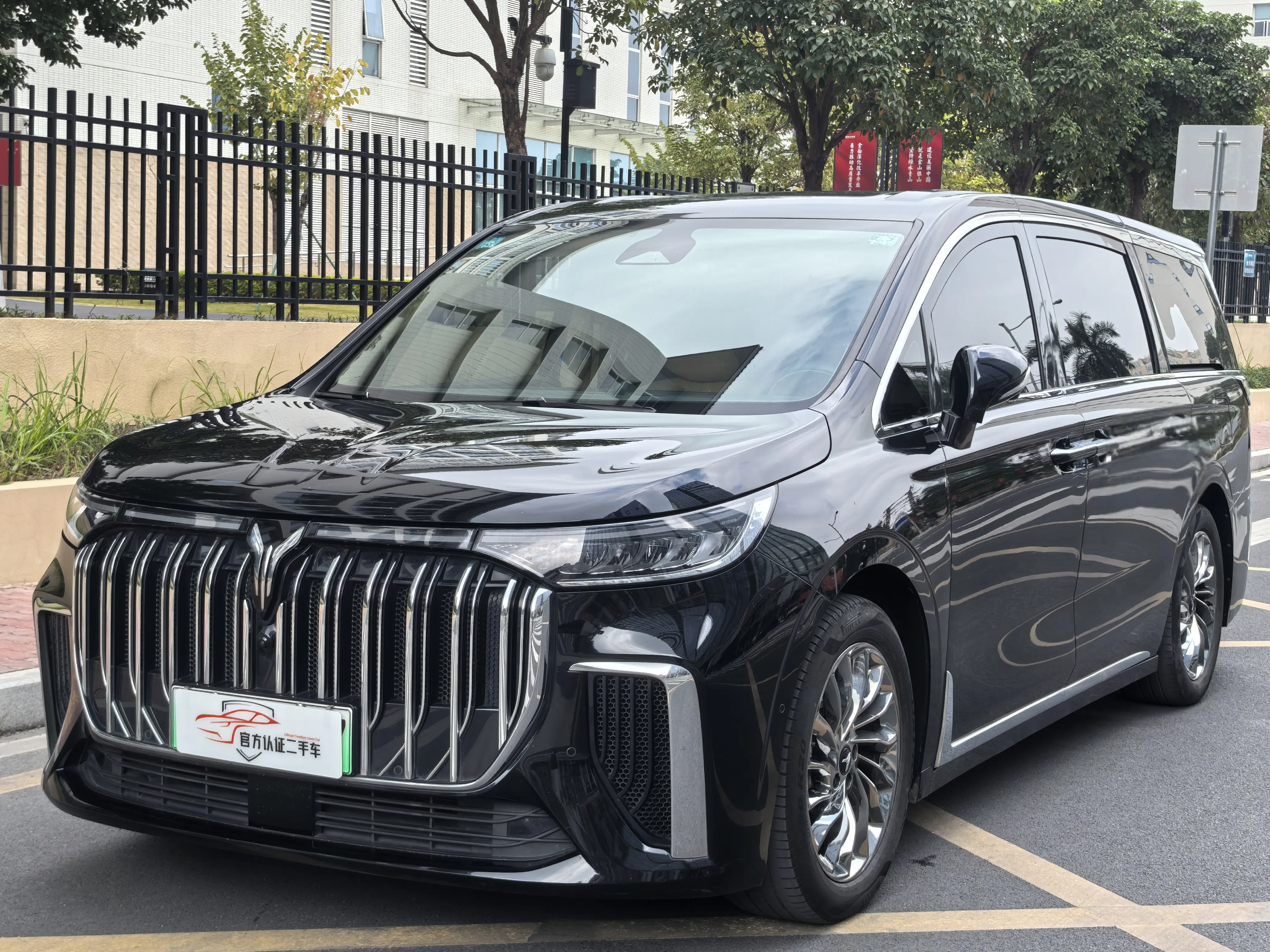 Voyah Lantu Dreamer PHEV  из Китая