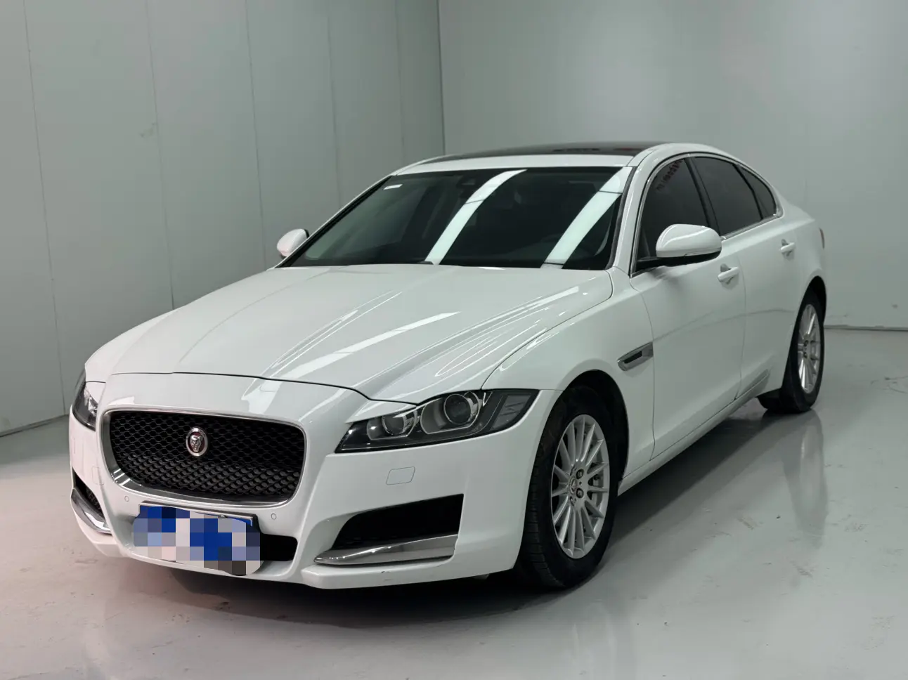 Jaguar XF  из Китая