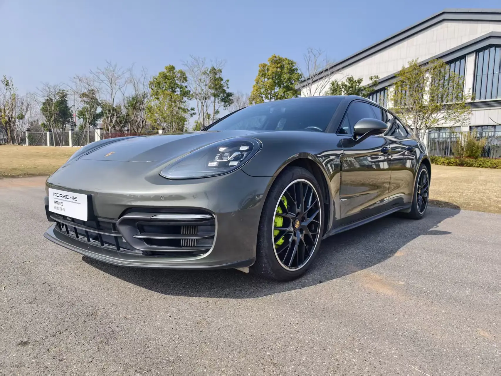Porsche Panamera E-Hybrid  из Китая