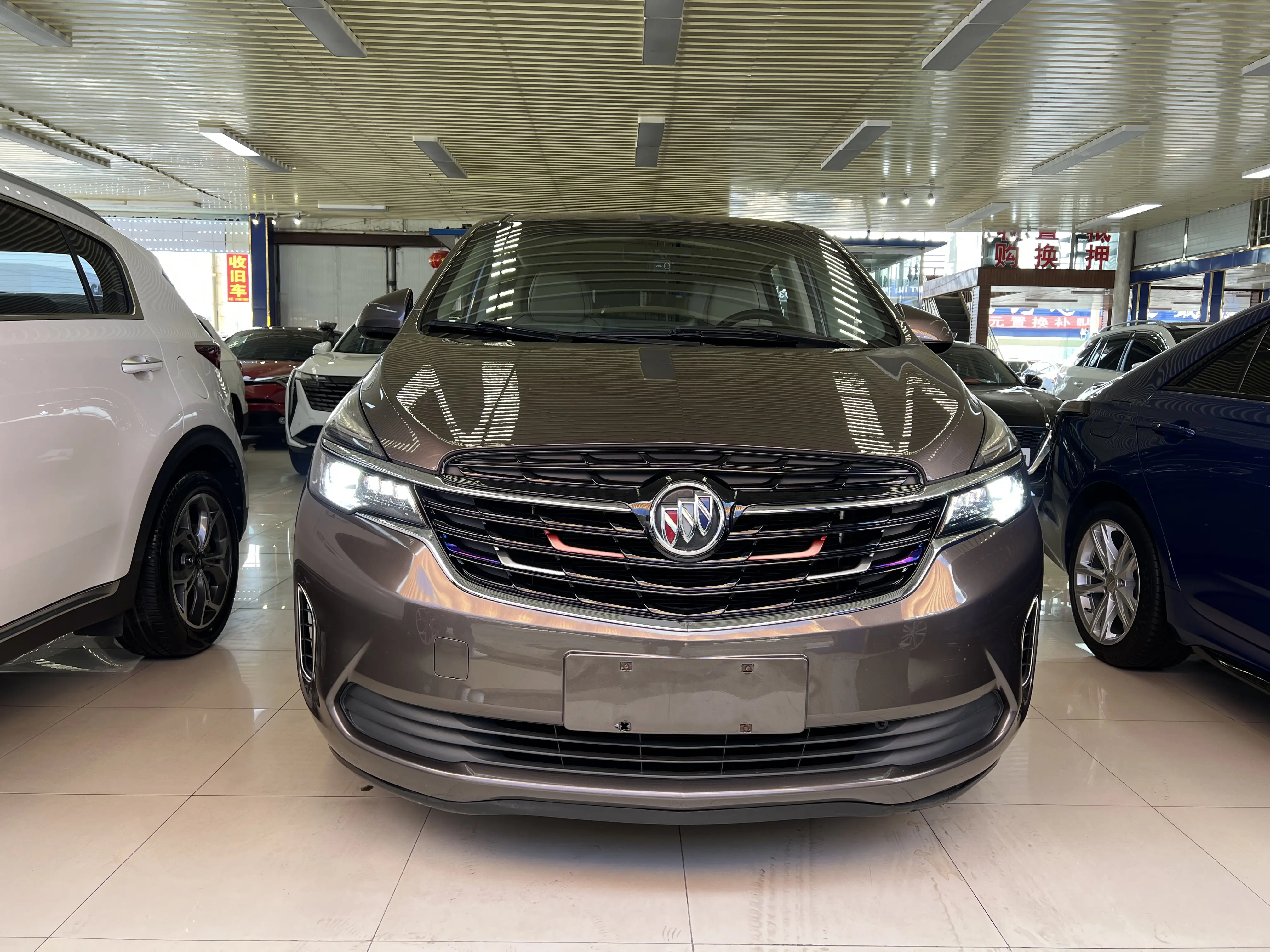 Buick GL8  из Китая