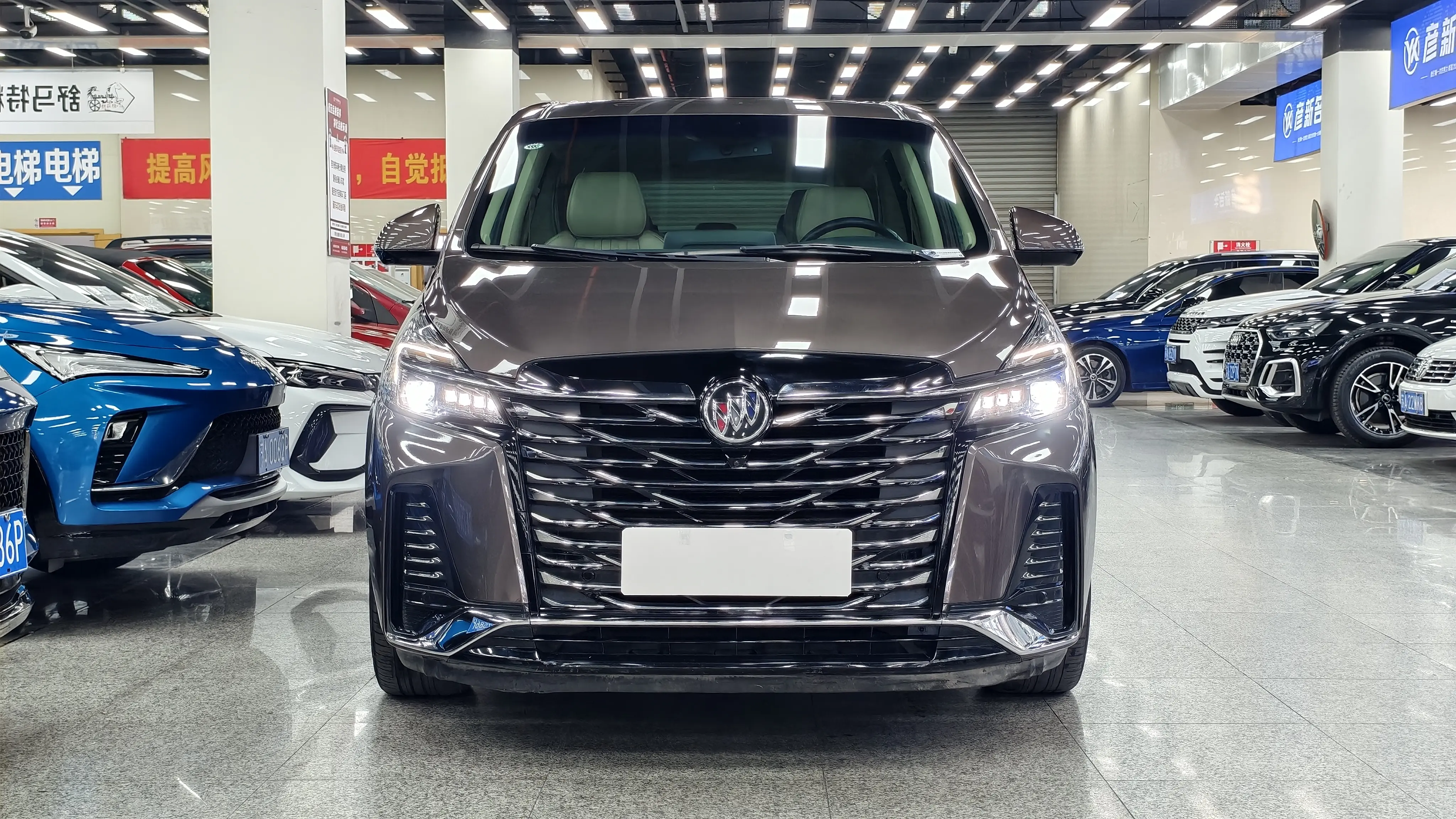 Buick GL8  из Китая