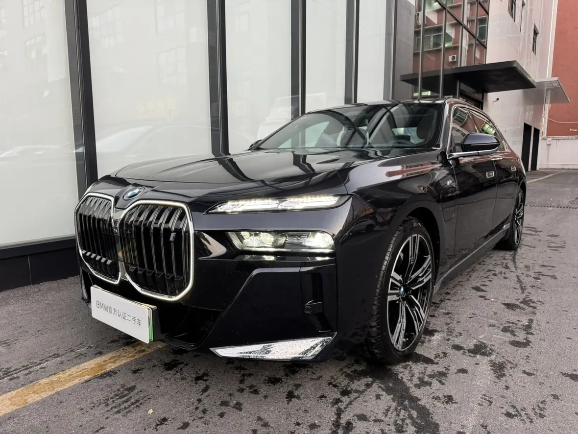 BMW i7  из Китая