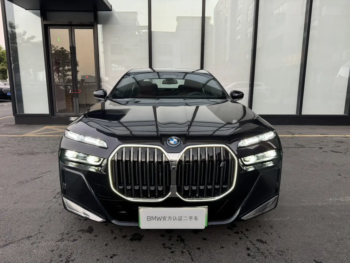 BMW i7  из Китая