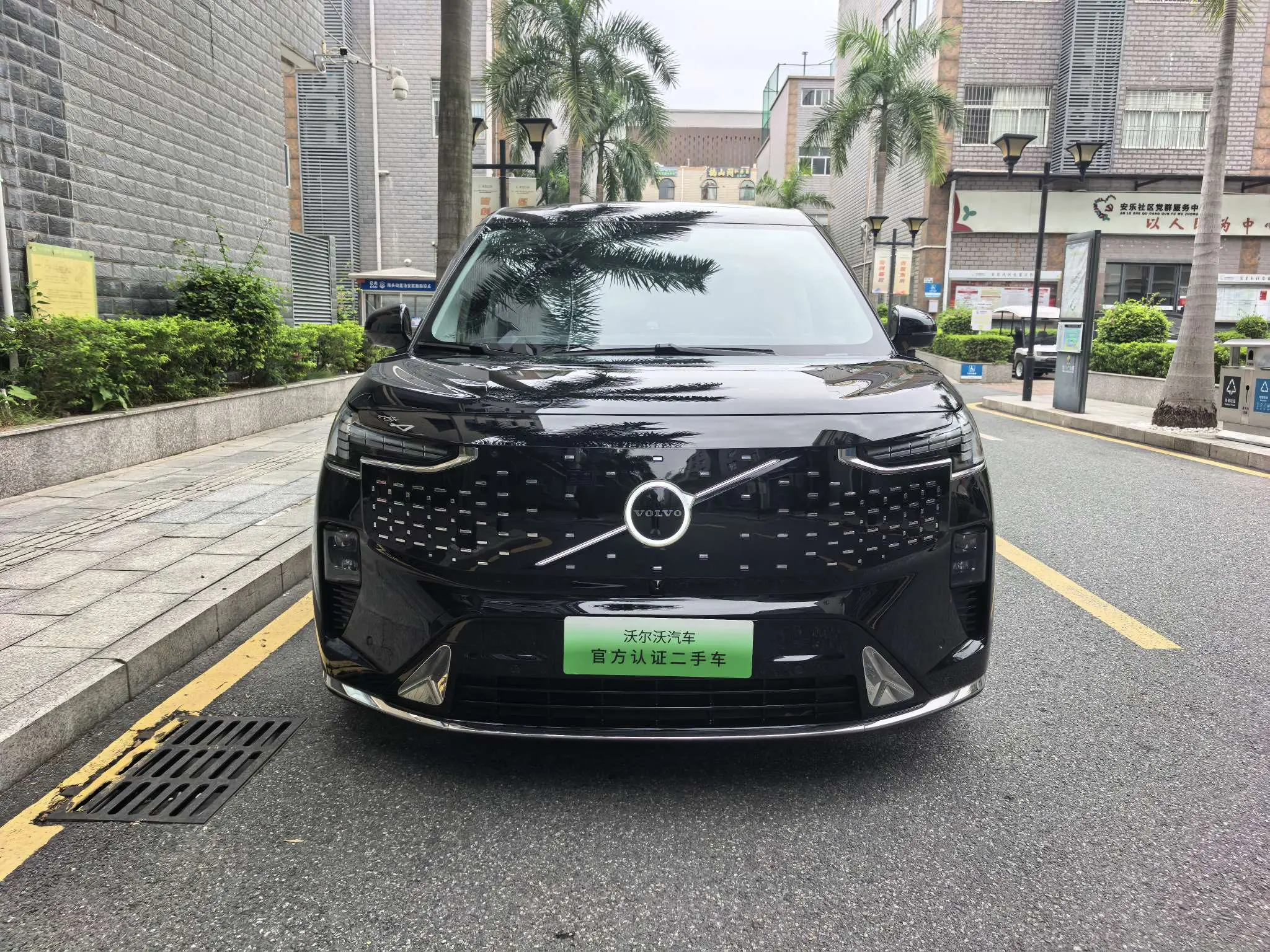 Volvo EM90  из Китая