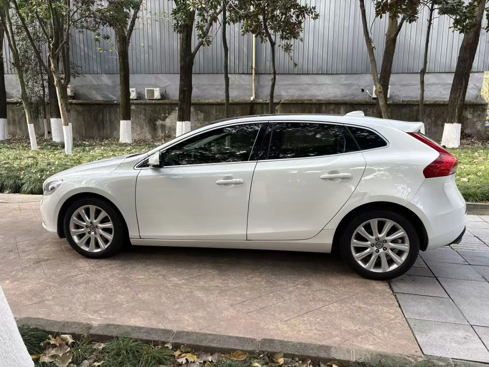 Volvo V40  из Китая