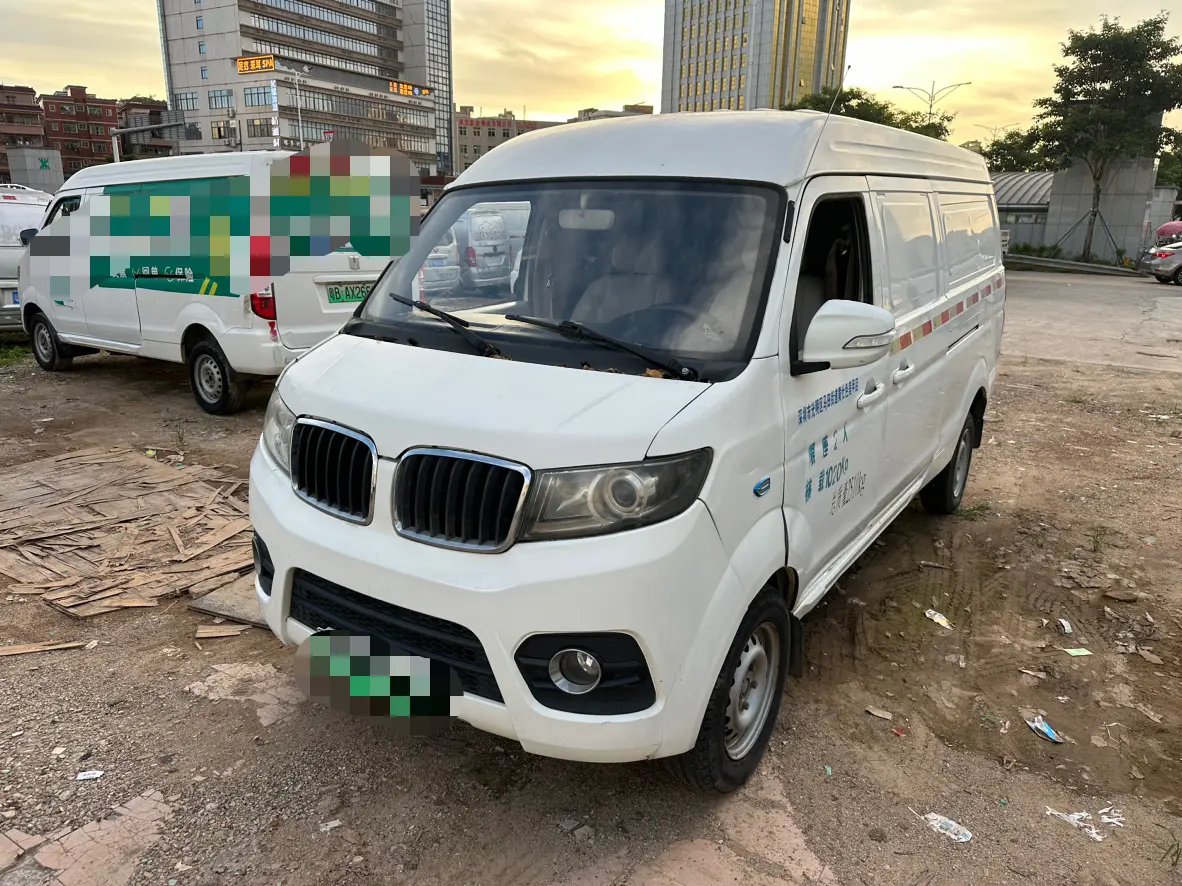 Xinyuan Automobile Good Luck No. 1  из Китая