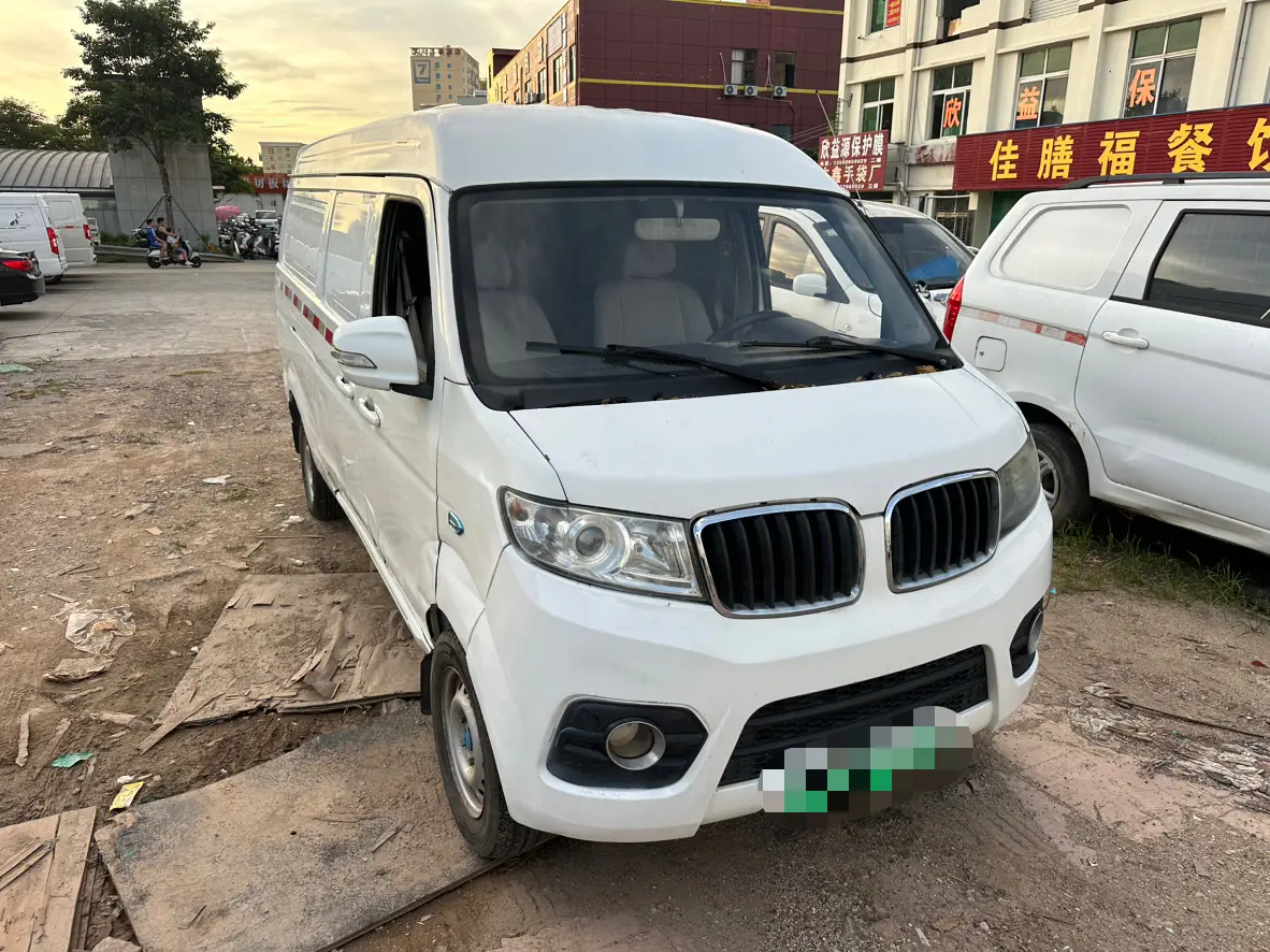 Xinyuan Automobile Good Luck No. 1  из Китая