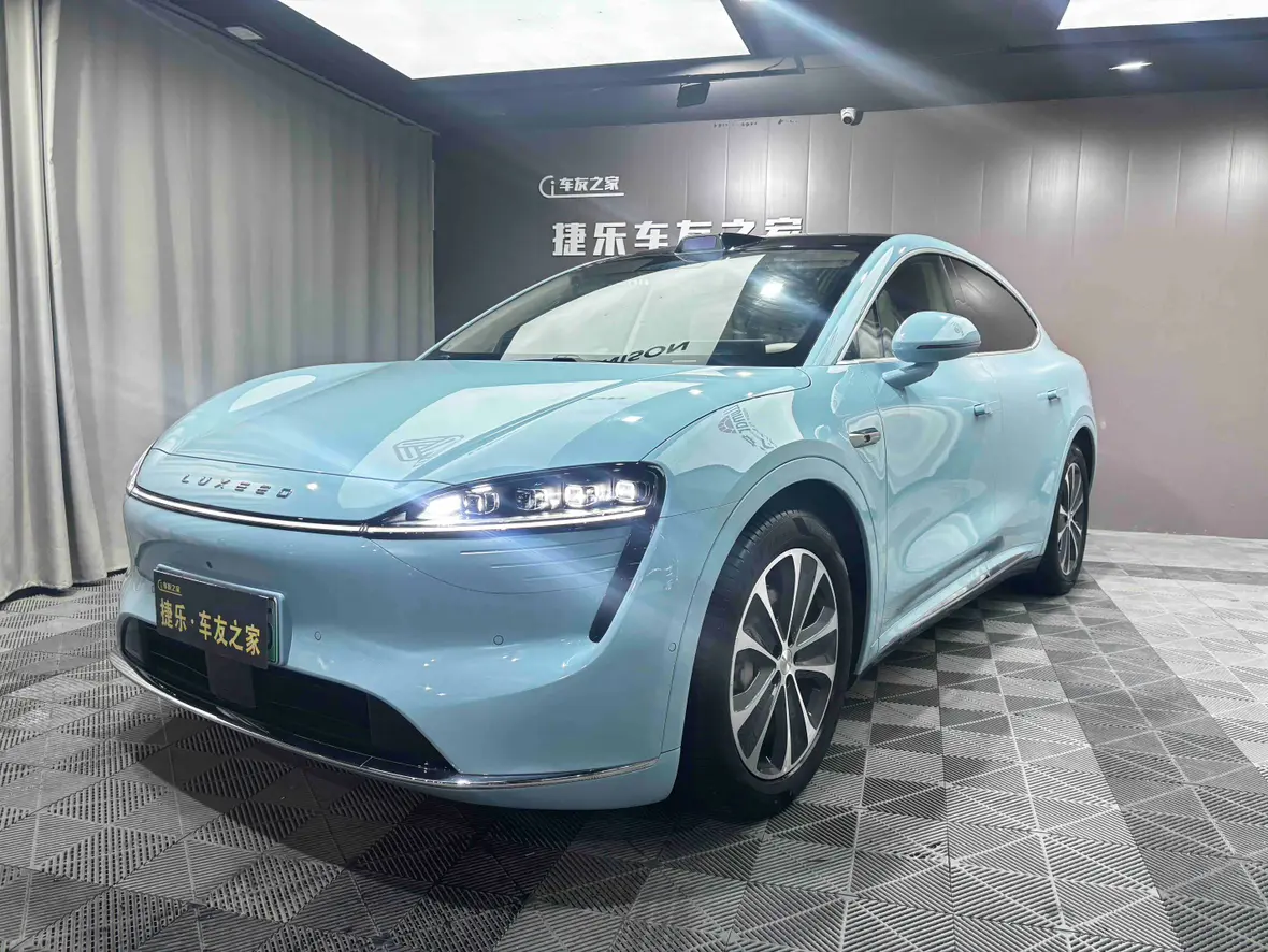 Luxeed Zhijie R7  из Китая