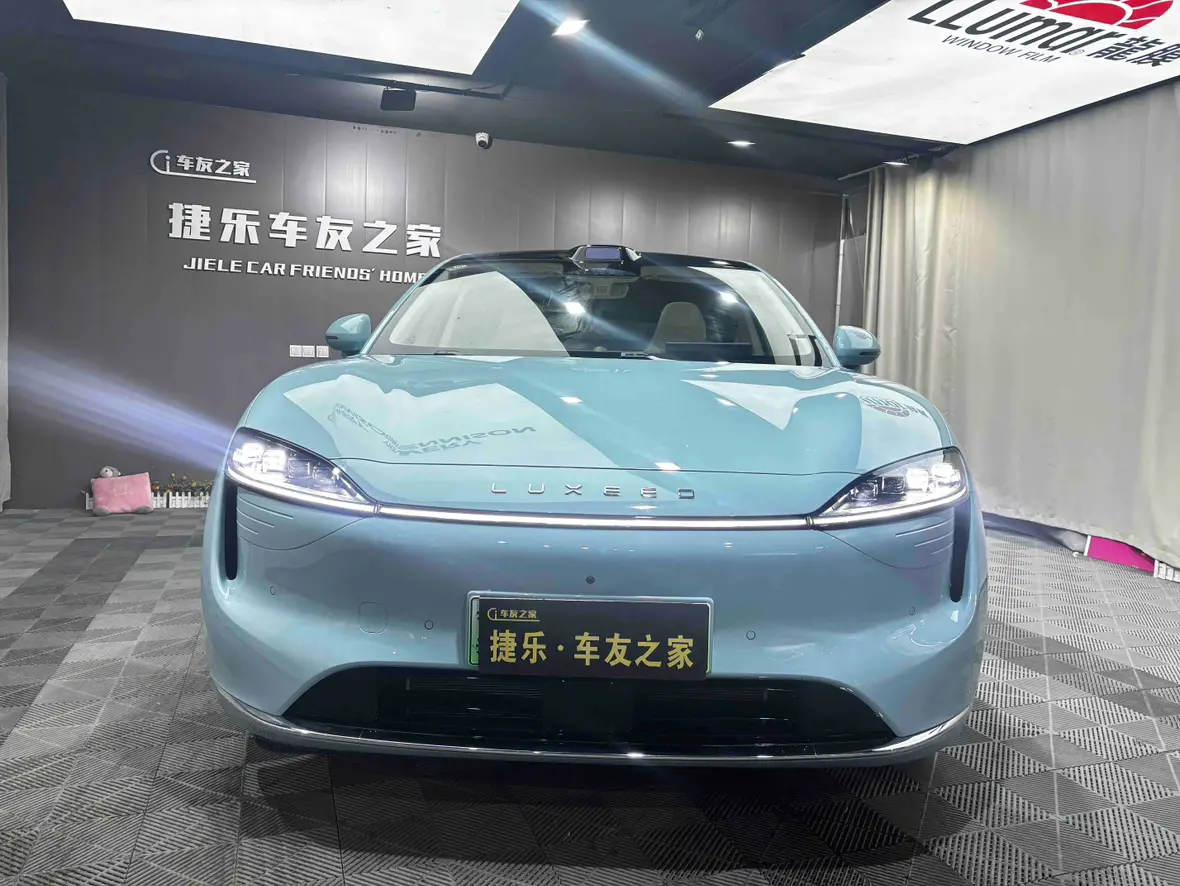 Luxeed Zhijie R7  из Китая