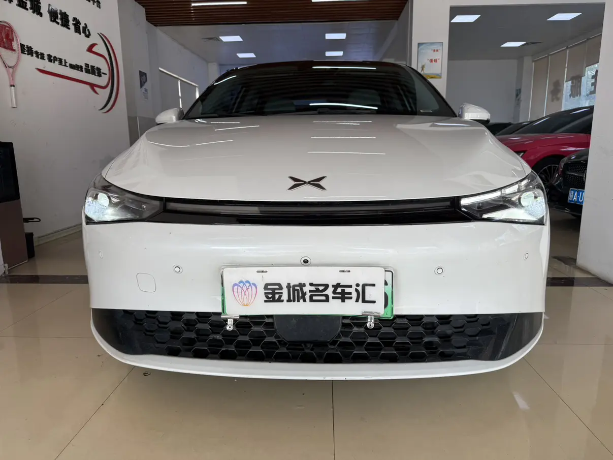 Xpeng P5  из Китая