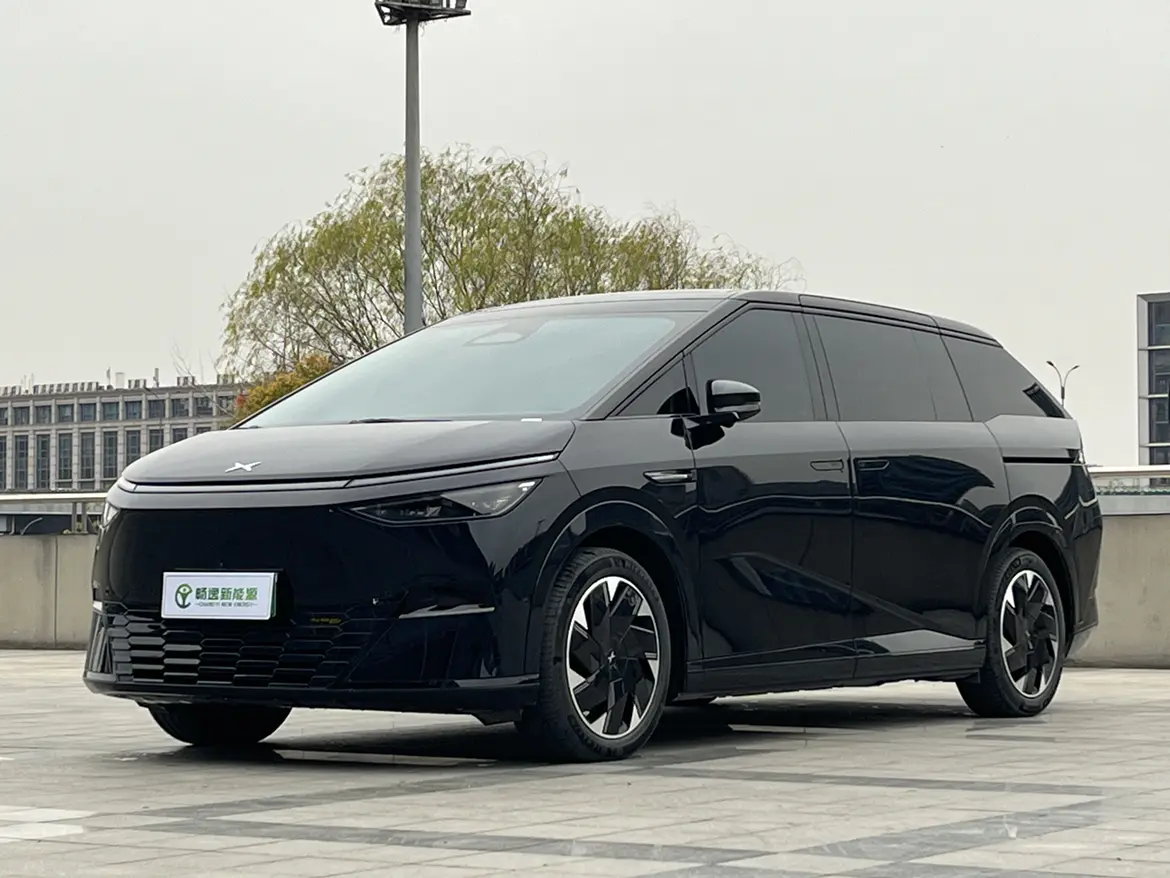 Xpeng X9  из Китая