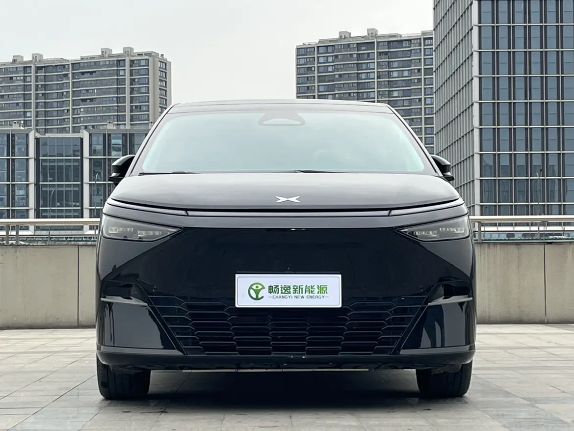 Xpeng X9  из Китая