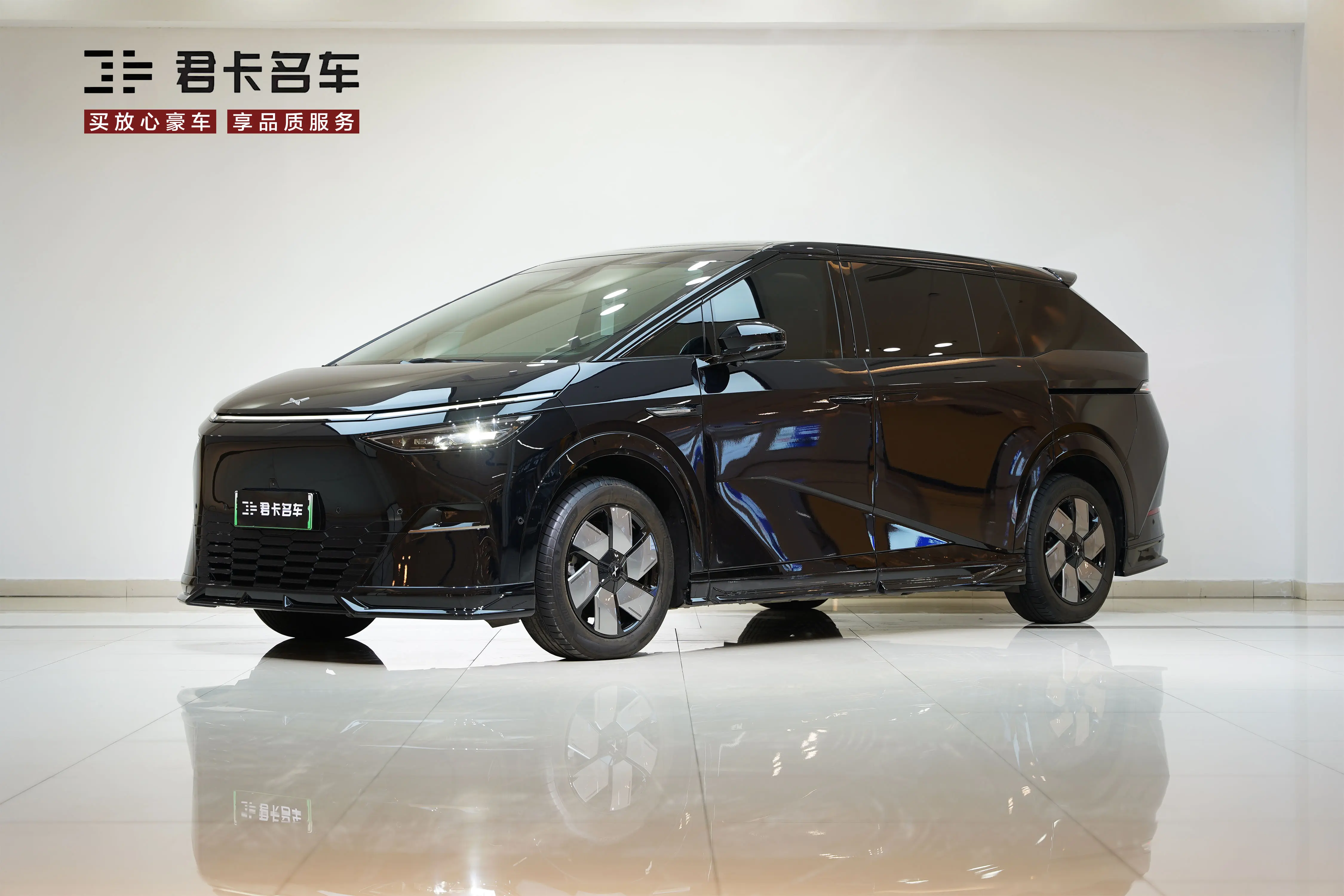 Xpeng X9  из Китая