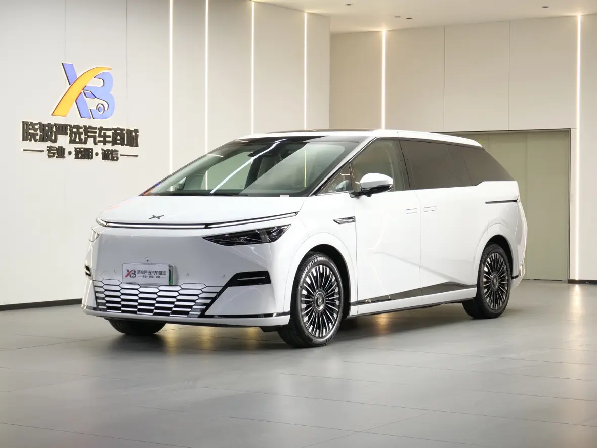 Xpeng X9  из Китая