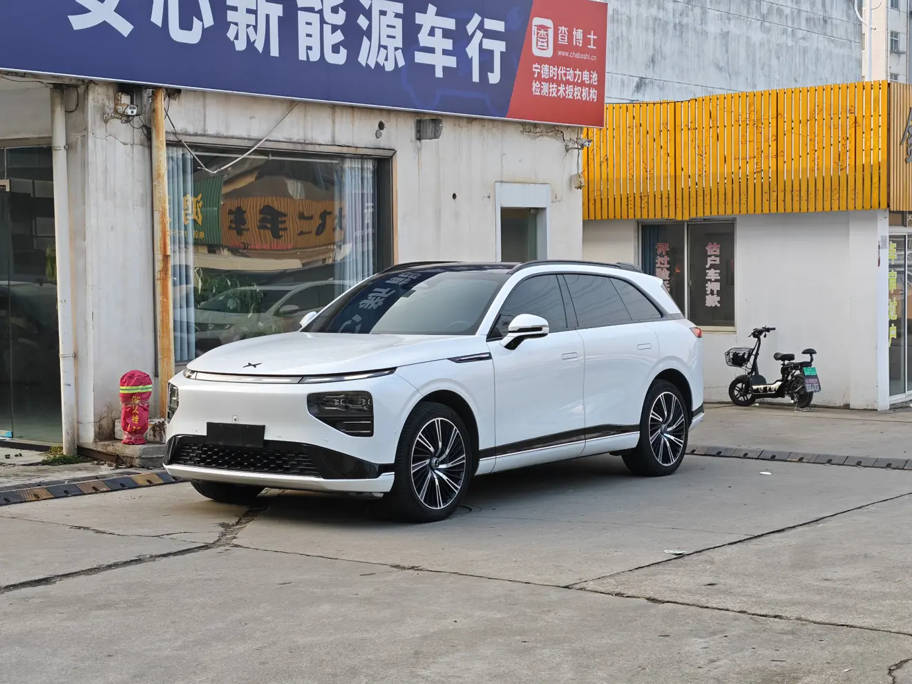 Xpeng G9  из Китая