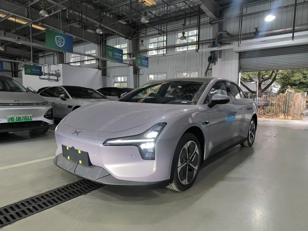 Xpeng Xiaopeng MONA M03  из Китая