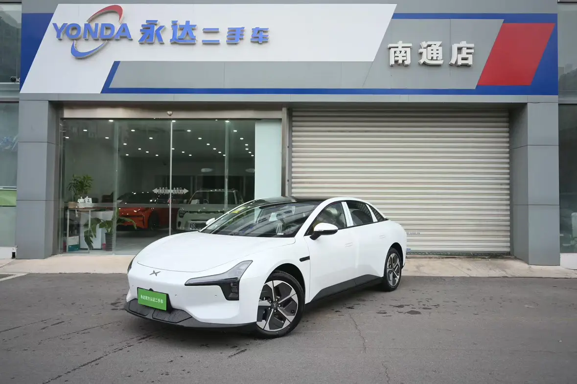 Xpeng Xiaopeng MONA M03  из Китая