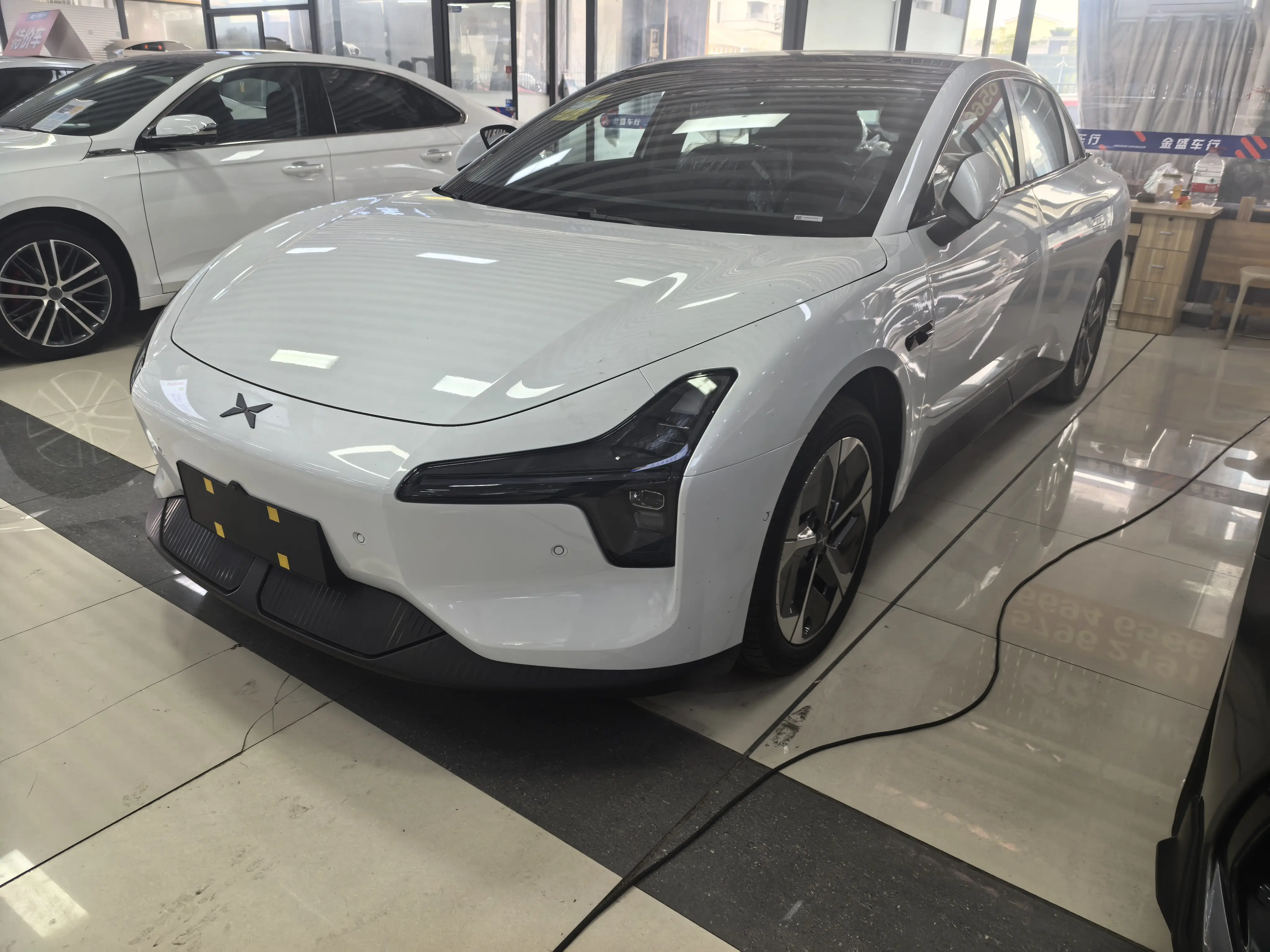 Xpeng Xiaopeng MONA M03  из Китая