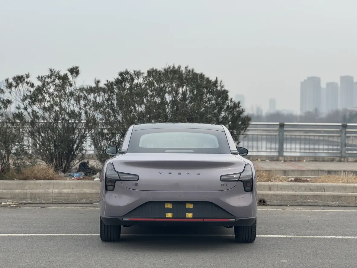 Xpeng Xiaopeng MONA M03  из Китая