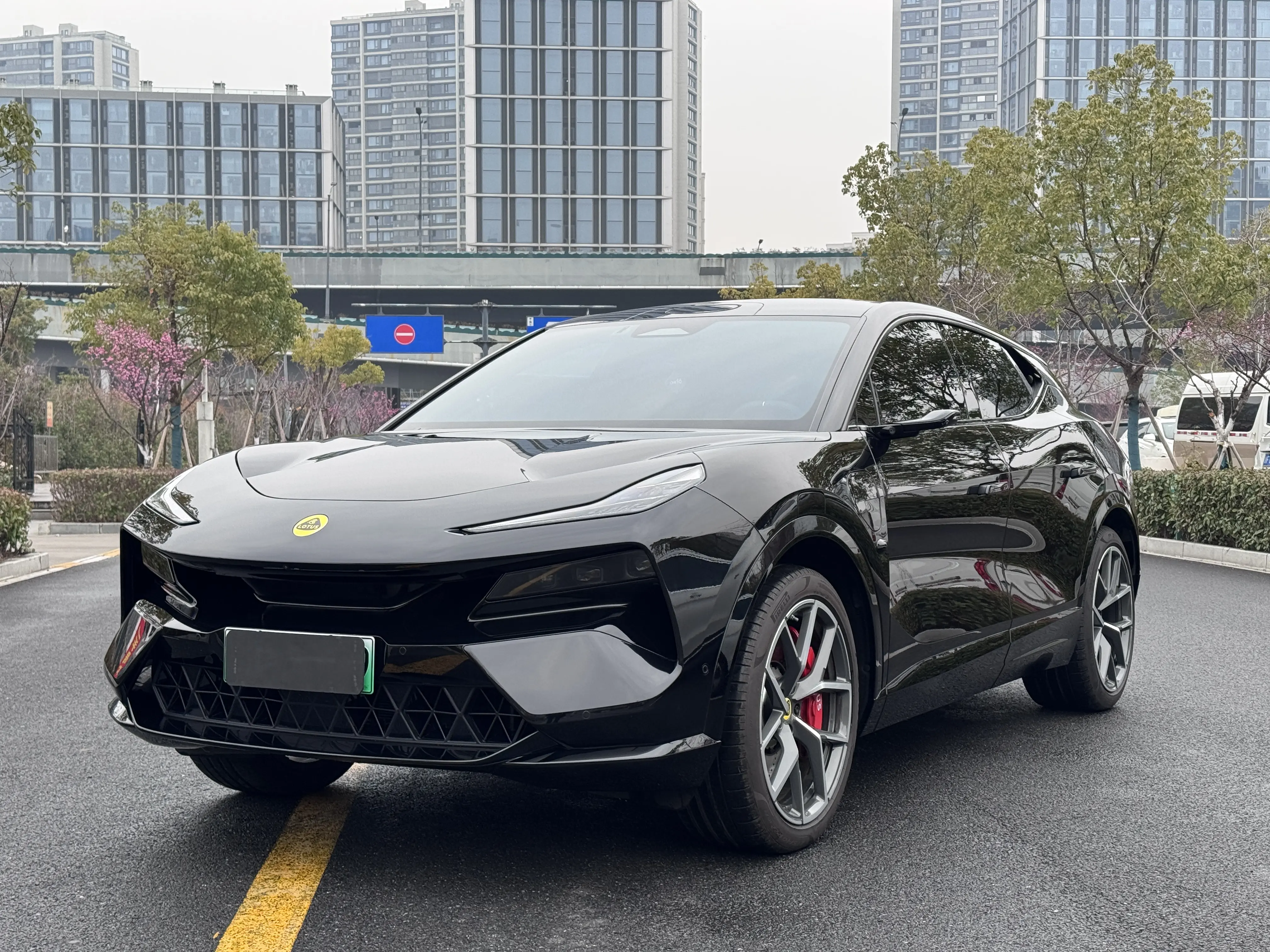 Lotus Eletre  из Китая