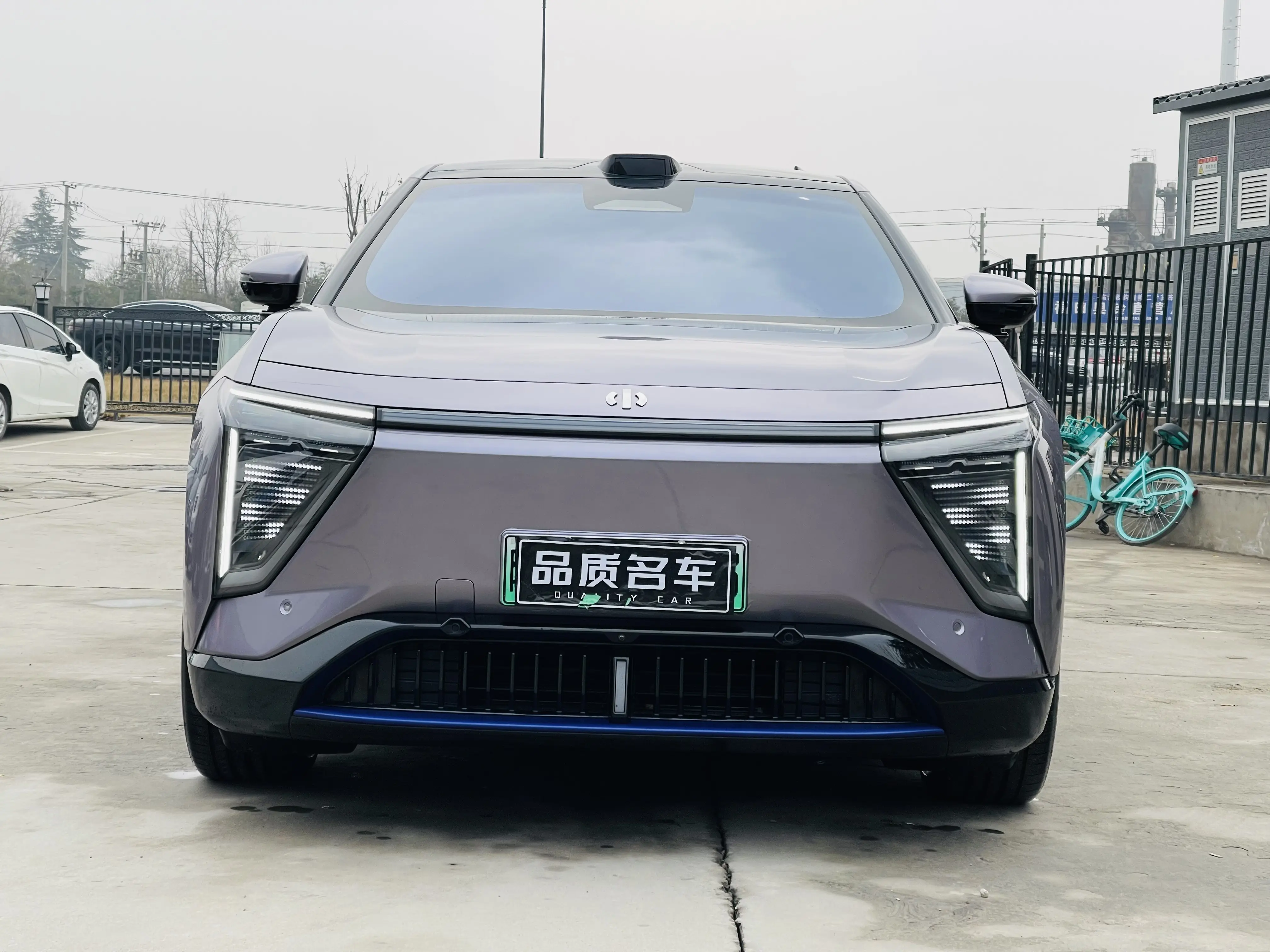 HiPhi Y  из Китая