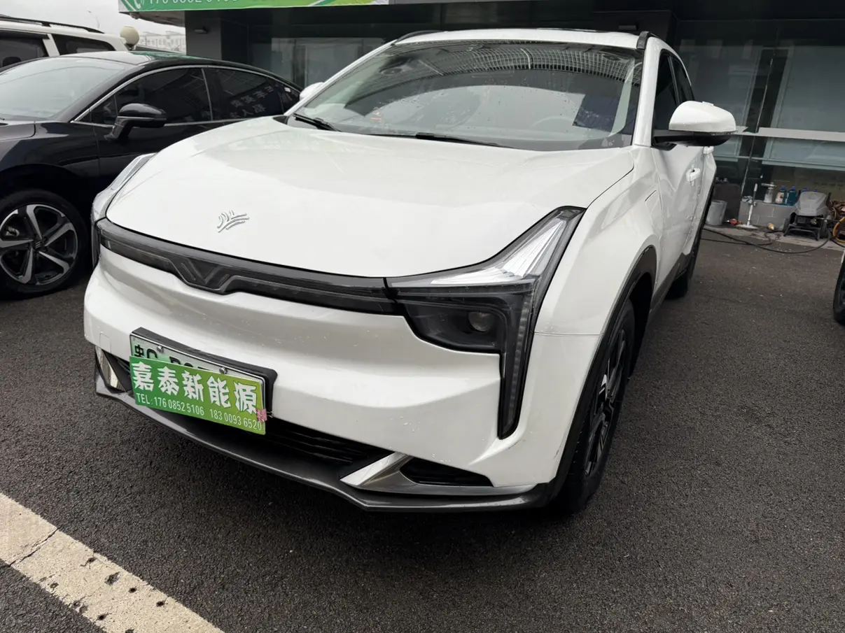 NETA NezhaU  из Китая