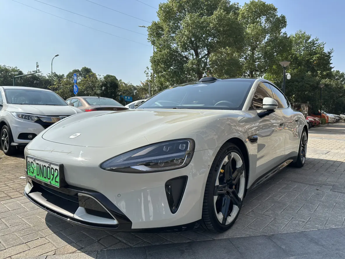 Xiaomi car Xiaomi SU7  из Китая