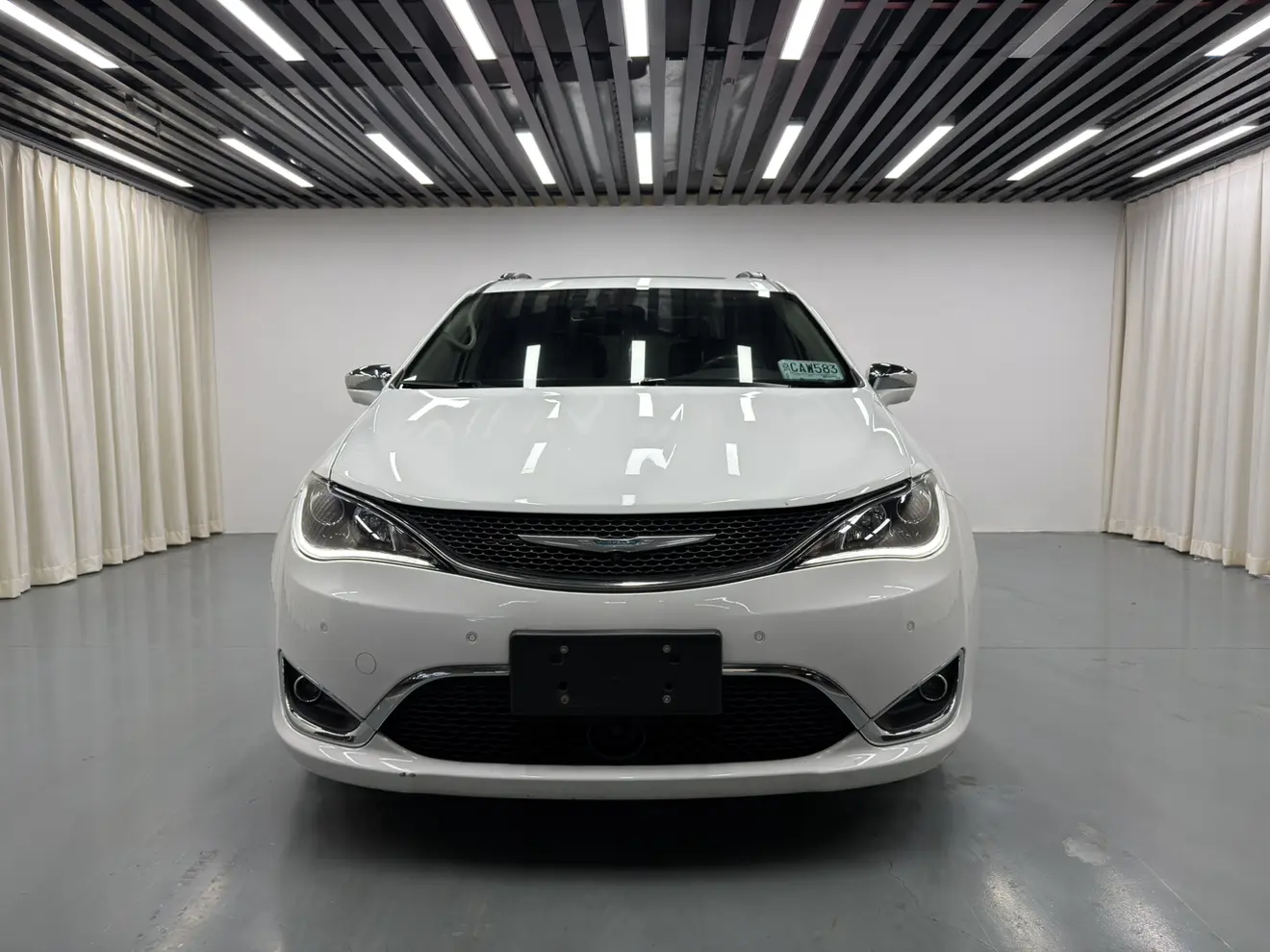 Chrysler Grand Voyager PHEV  из Китая