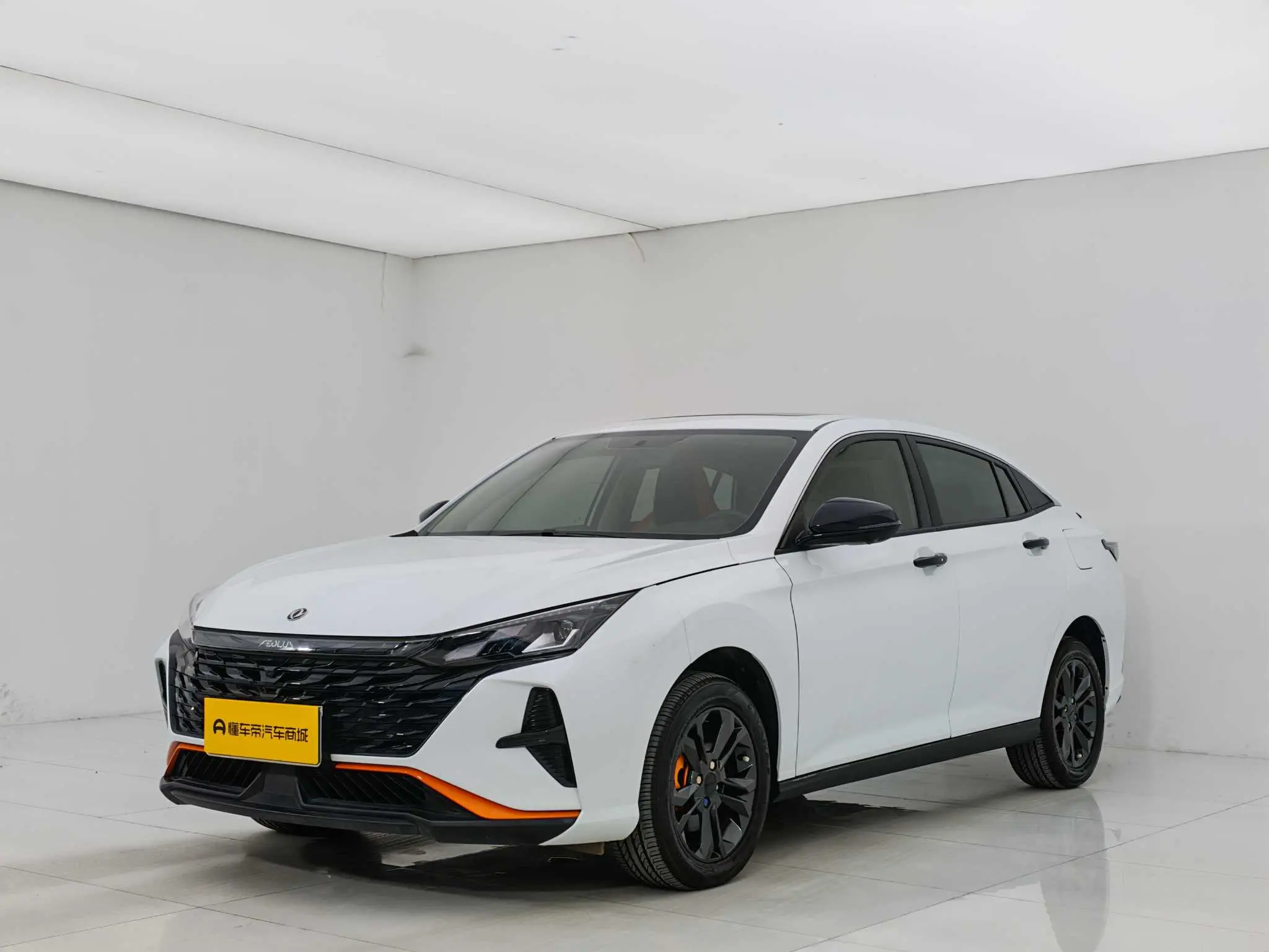 Dongfeng Yixuan  из Китая