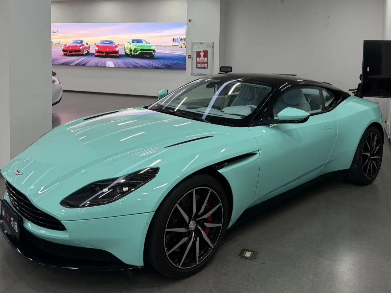 Aston Martin DB11  из Китая