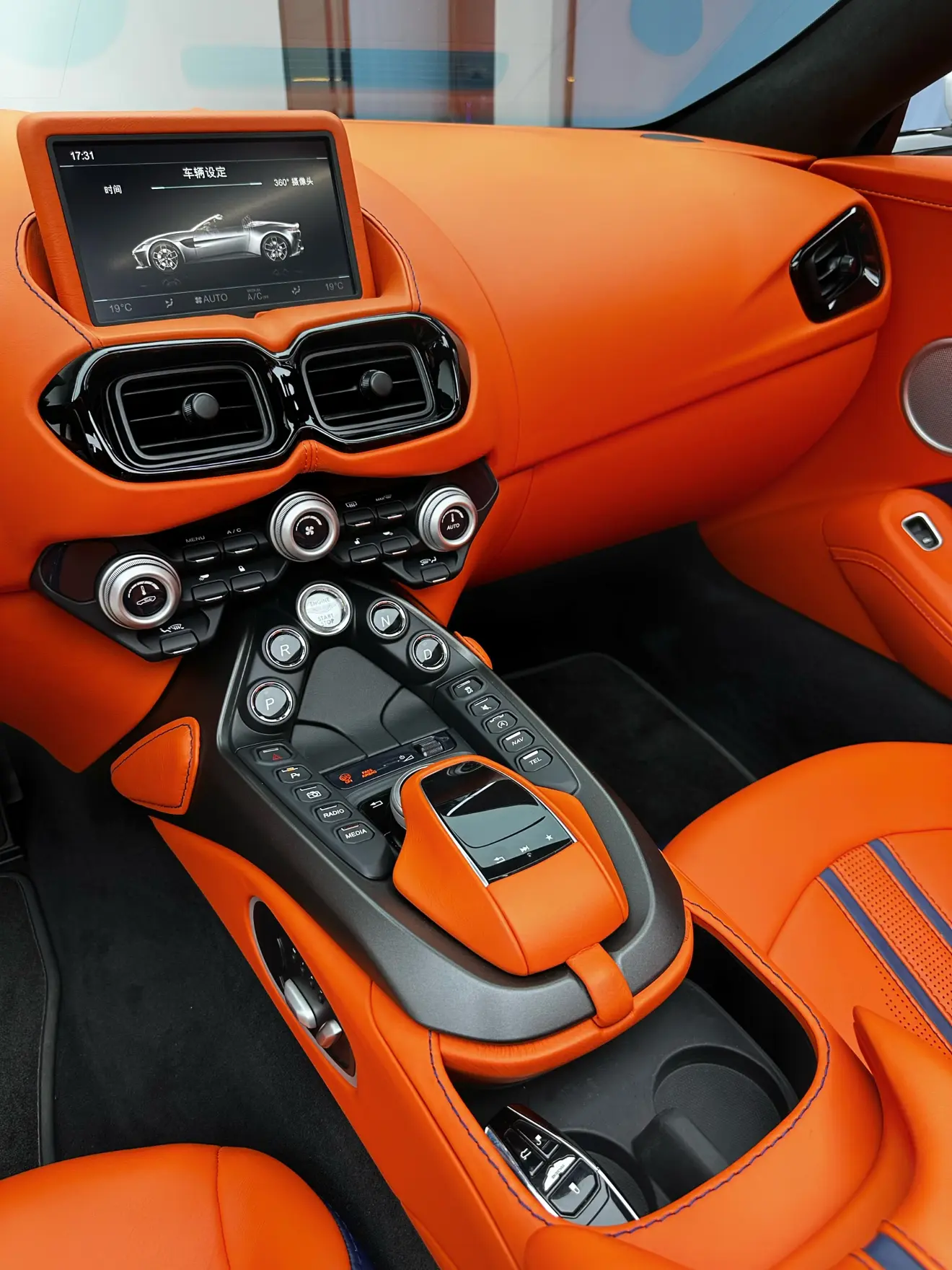 Aston Martin Vantage  из Китая