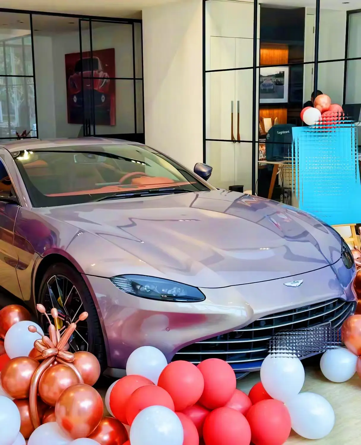 Aston Martin Vantage  из Китая