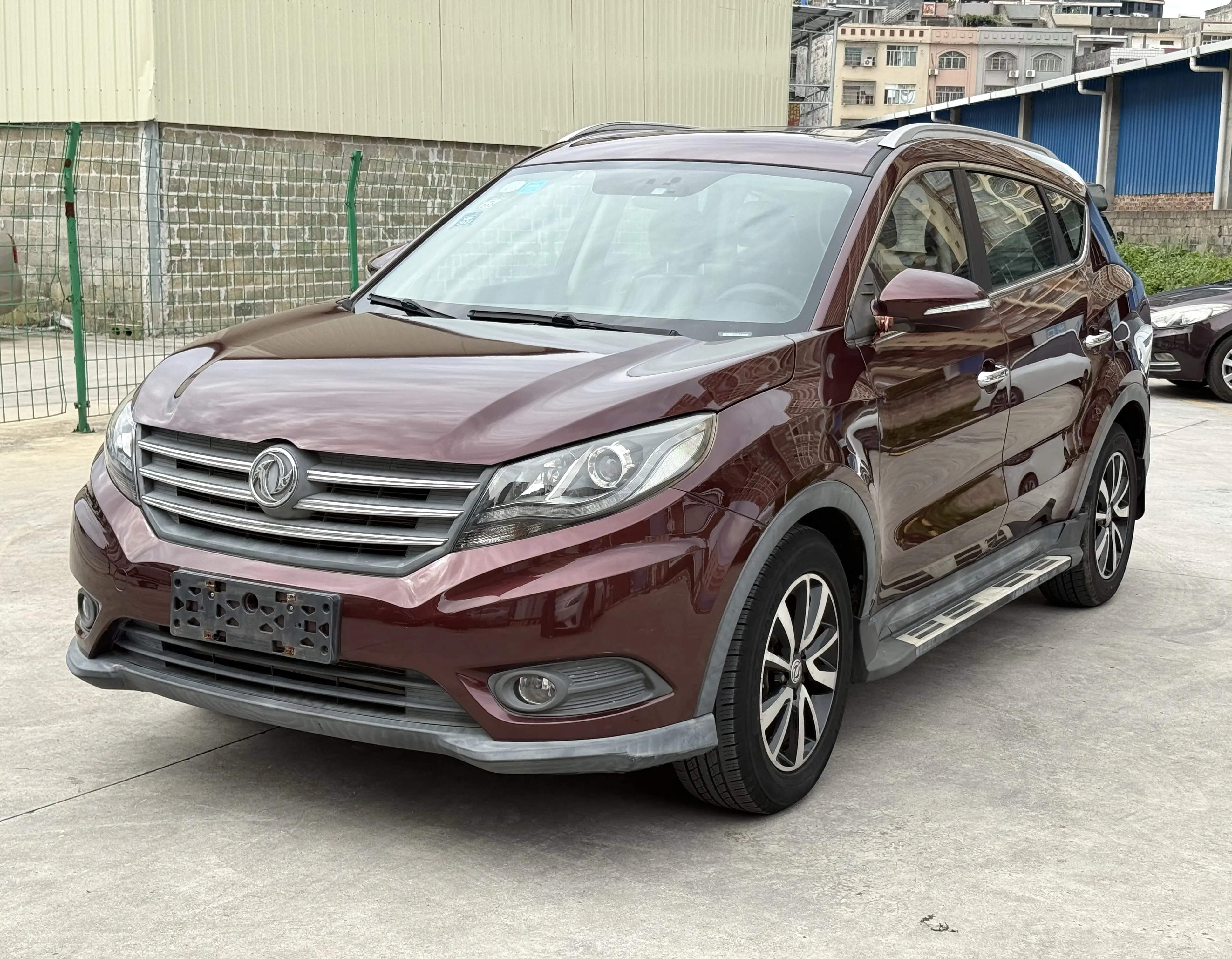 Dongfeng Fengon 580  из Китая