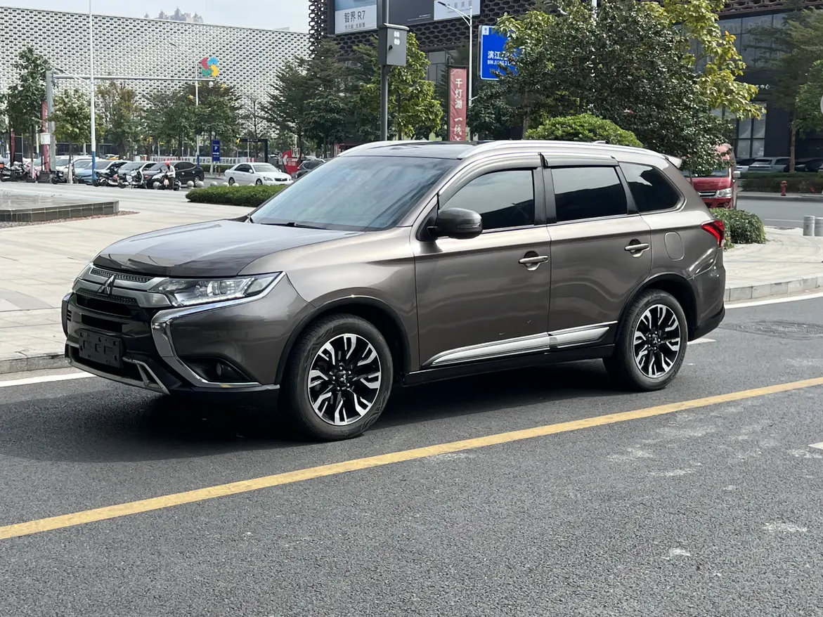 Mitsubishi Outlander  из Китая