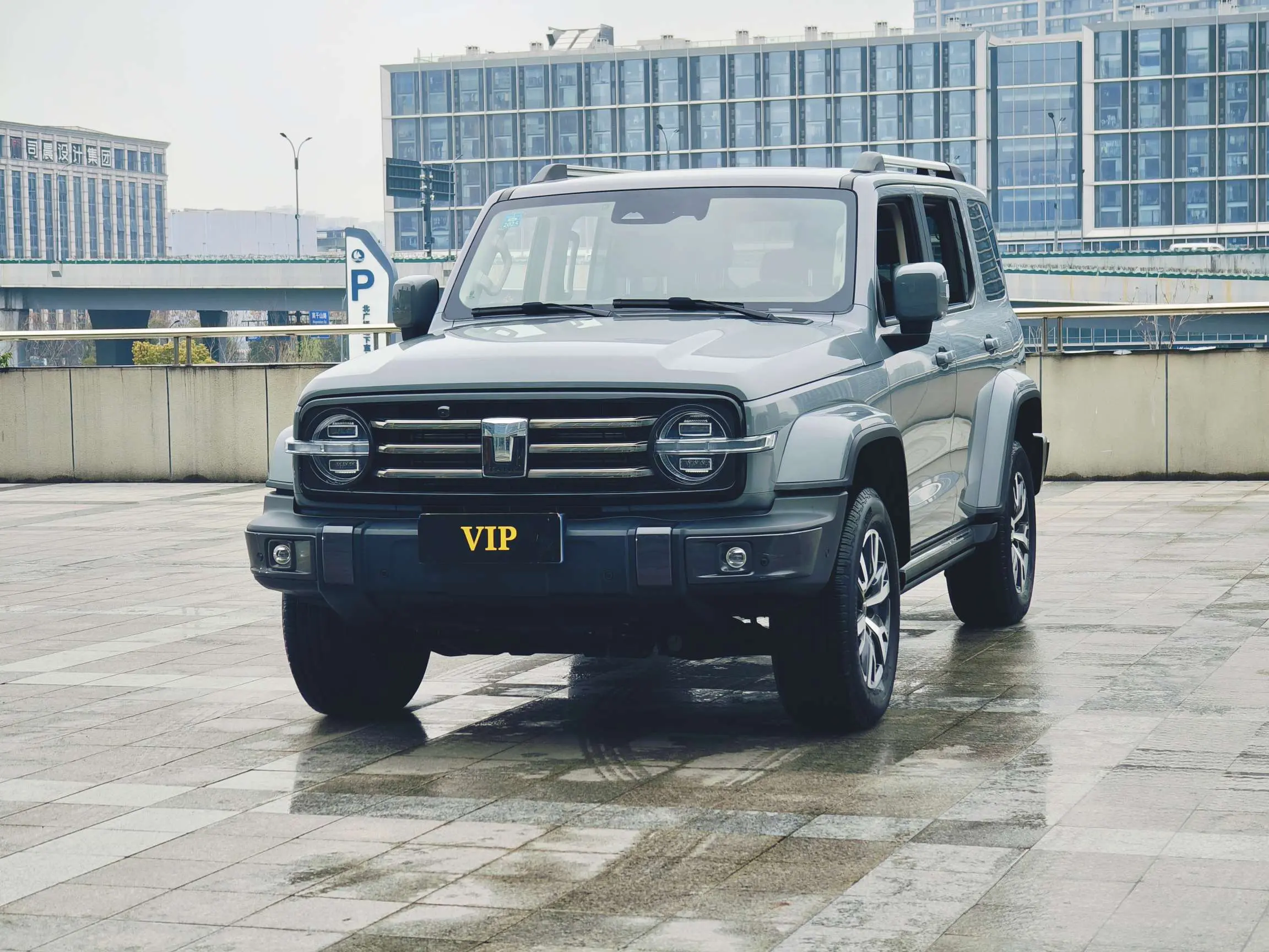 Tank 300  из Китая