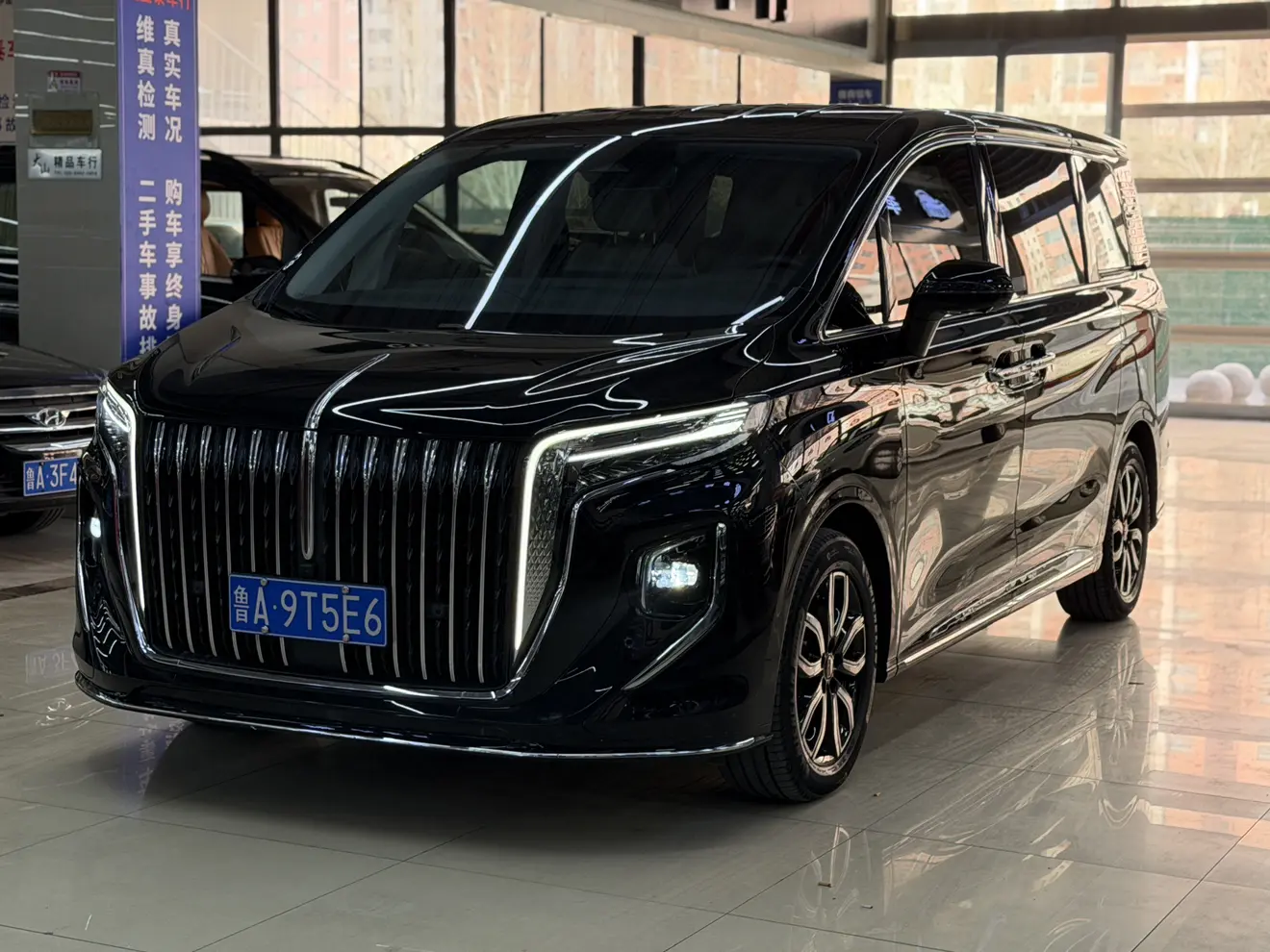 Hongqi HQ9  из Китая